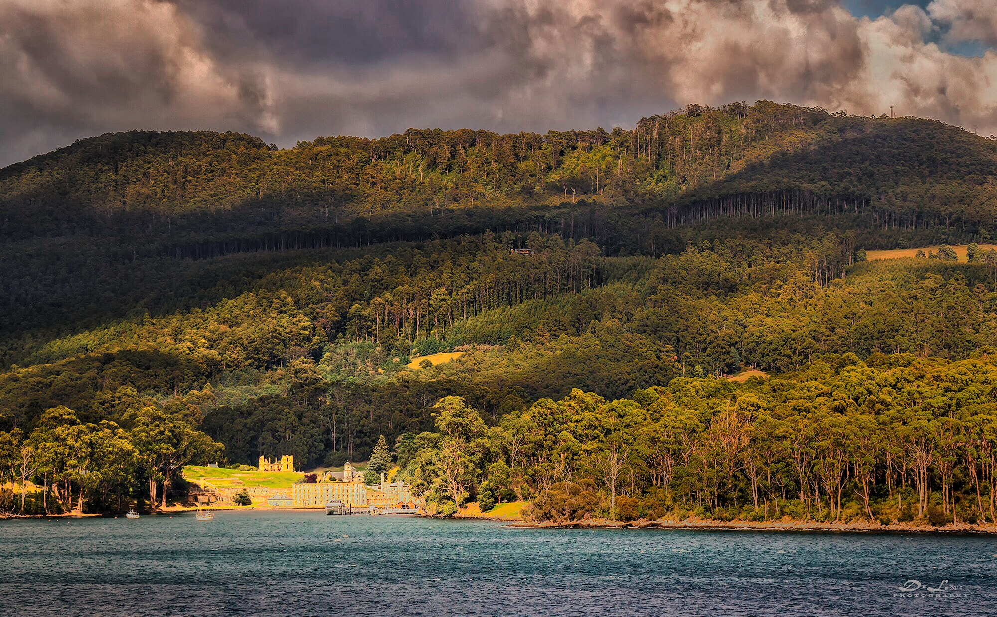 Sony Alpha NEX-5T + Sony E 55-210mm F4.5-6.3 OSS sample photo. Tasmania past photography