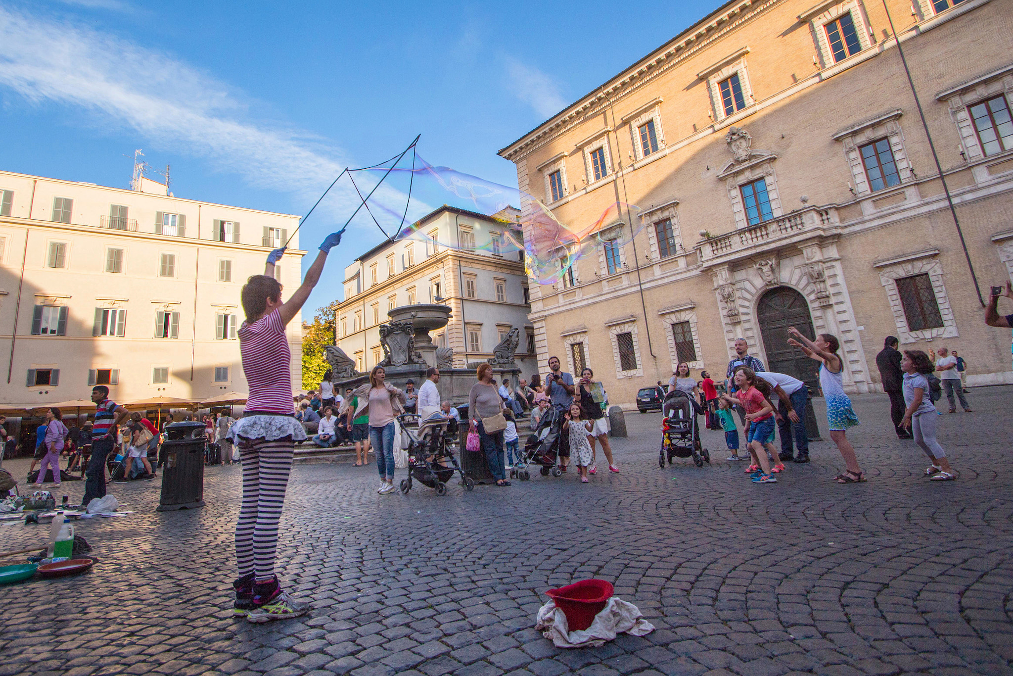 Sigma 10-20mm F3.5 EX DC HSM sample photo. Juggler lady photography