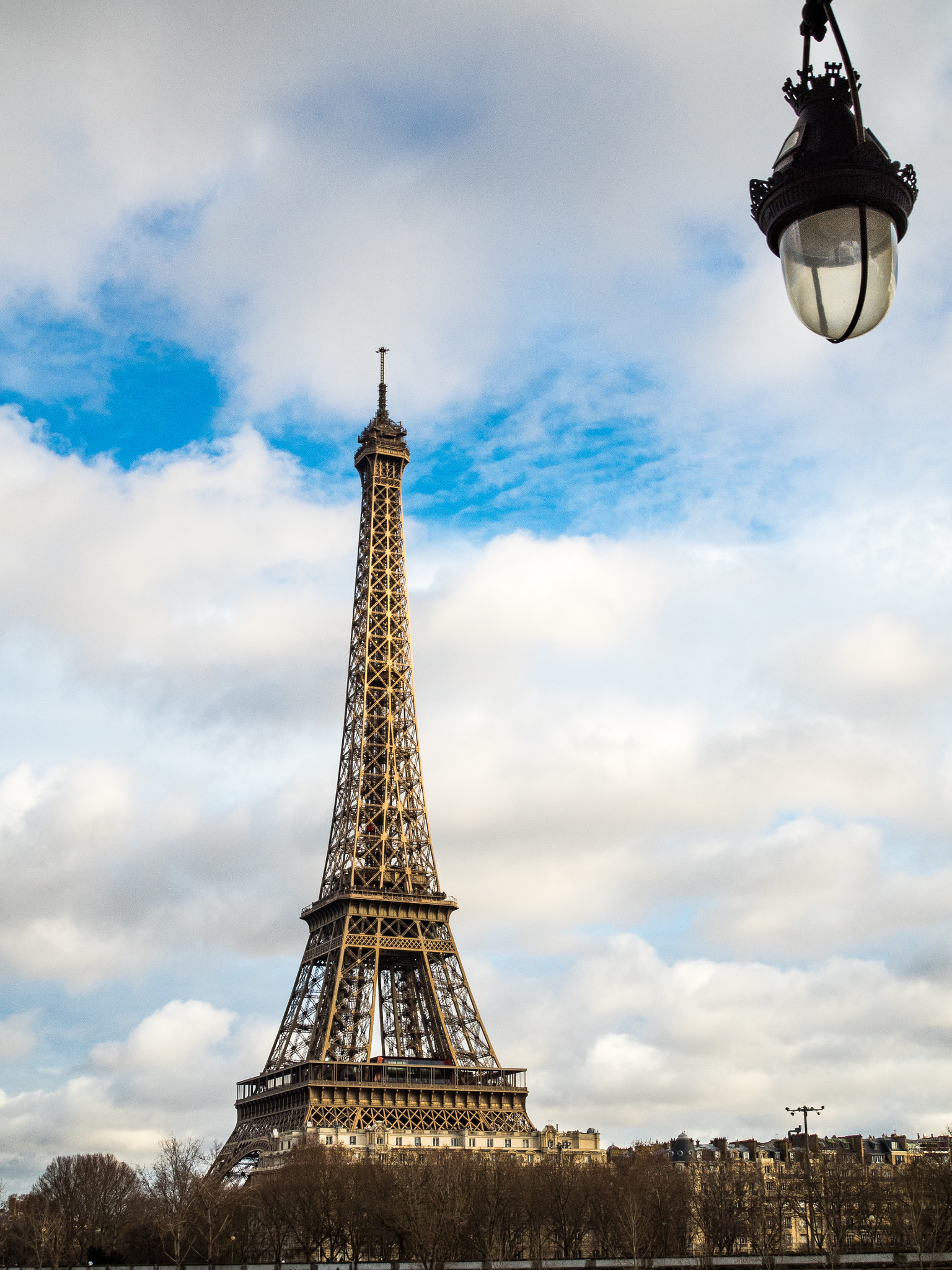 Olympus OM-D E-M5 II + Olympus M.Zuiko Digital 25mm F1.8 sample photo. Eiffel tower photography