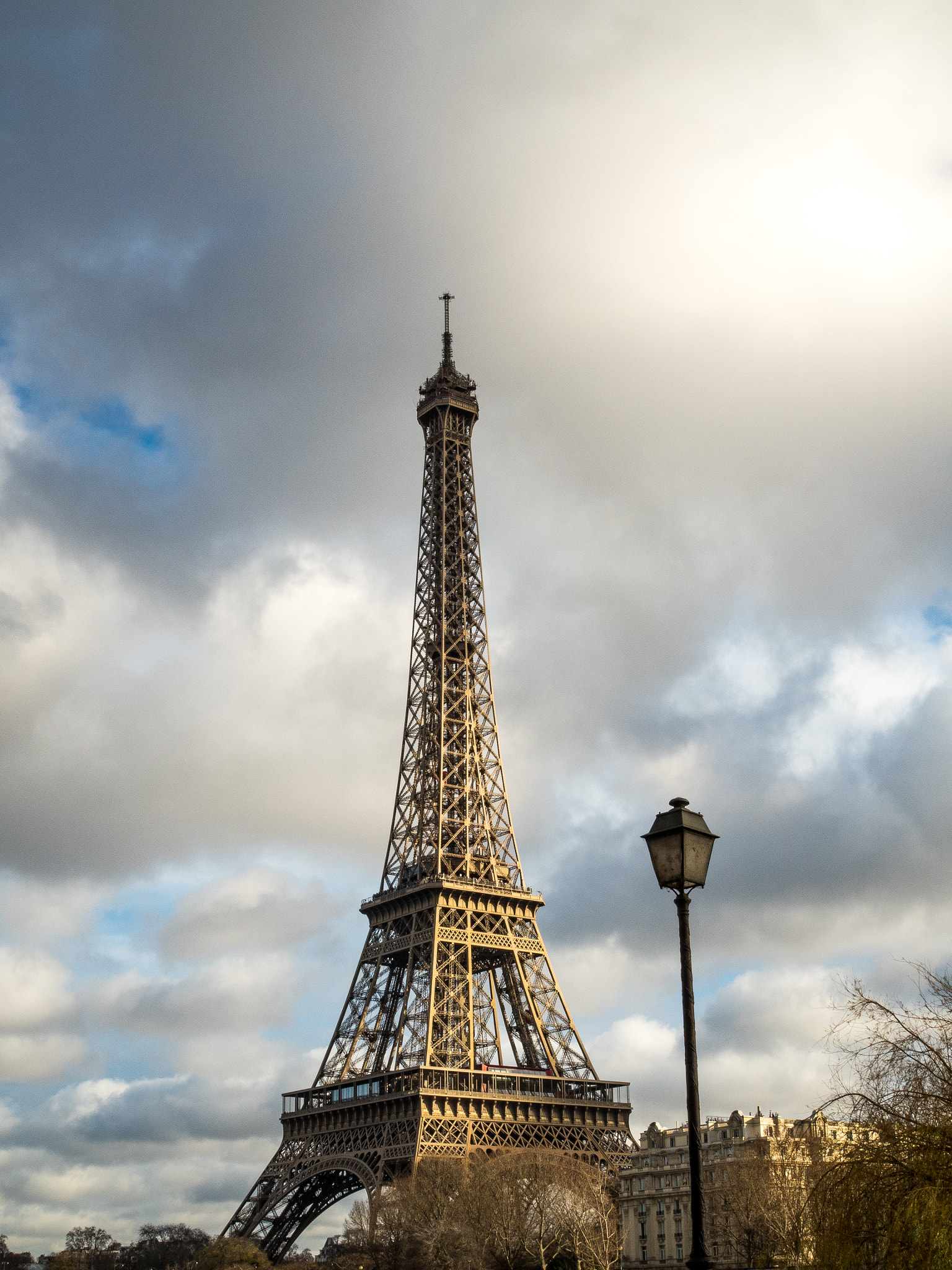 Olympus OM-D E-M5 II + Olympus M.Zuiko Digital 25mm F1.8 sample photo. Eiffel tower photography