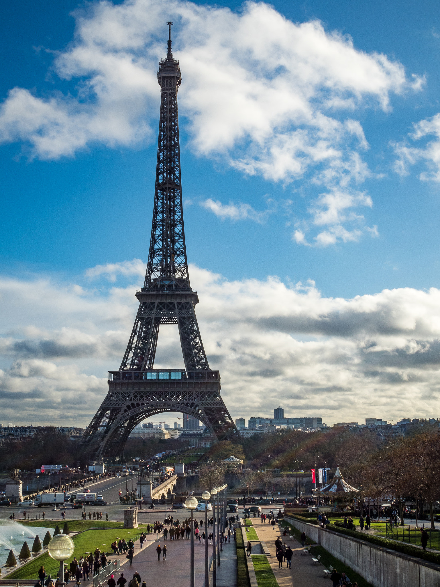 Olympus OM-D E-M5 II + Olympus M.Zuiko Digital 25mm F1.8 sample photo. Eiffel tower photography