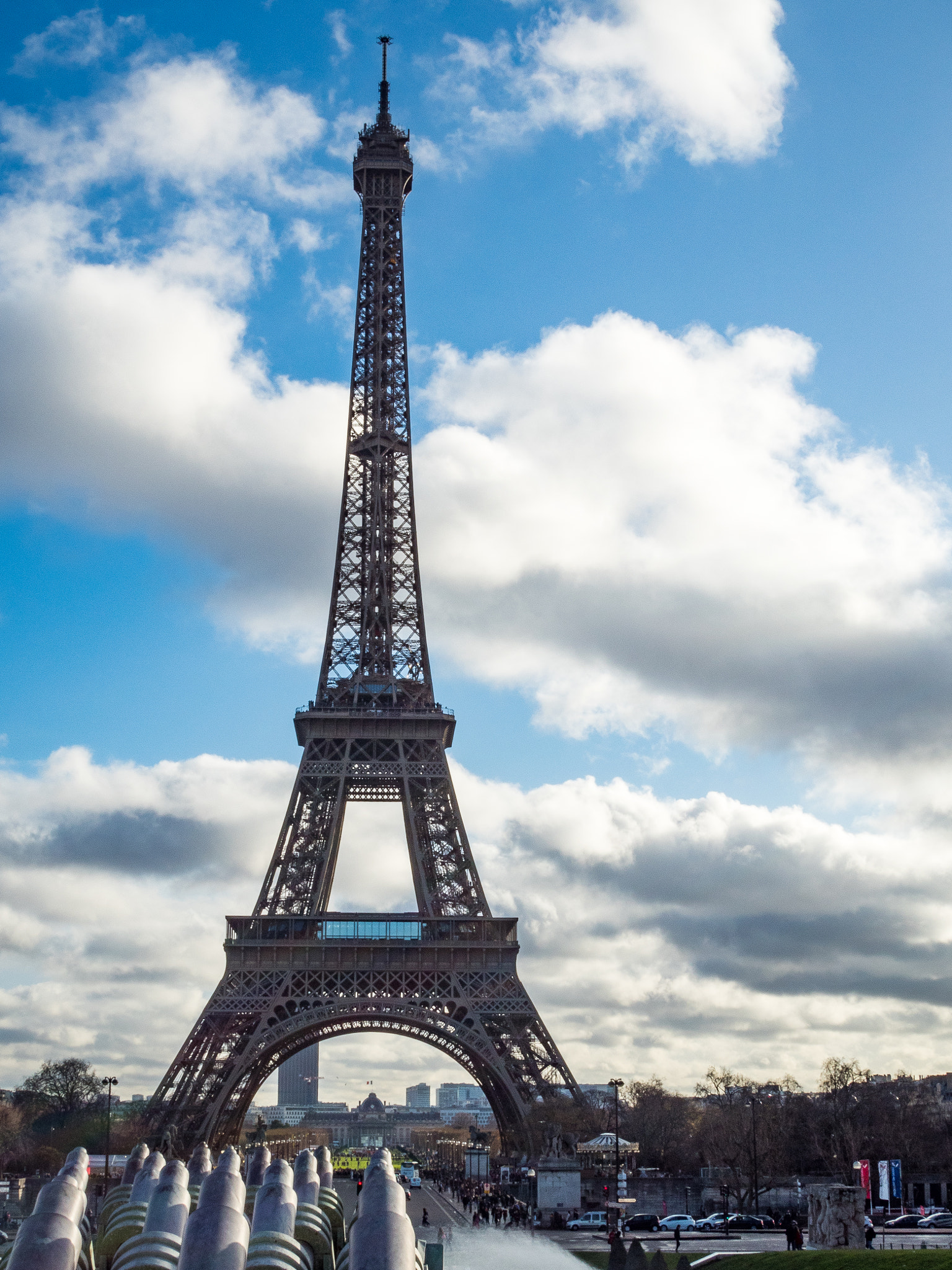 Olympus OM-D E-M5 II + Olympus M.Zuiko Digital 25mm F1.8 sample photo. Eiffel tower photography