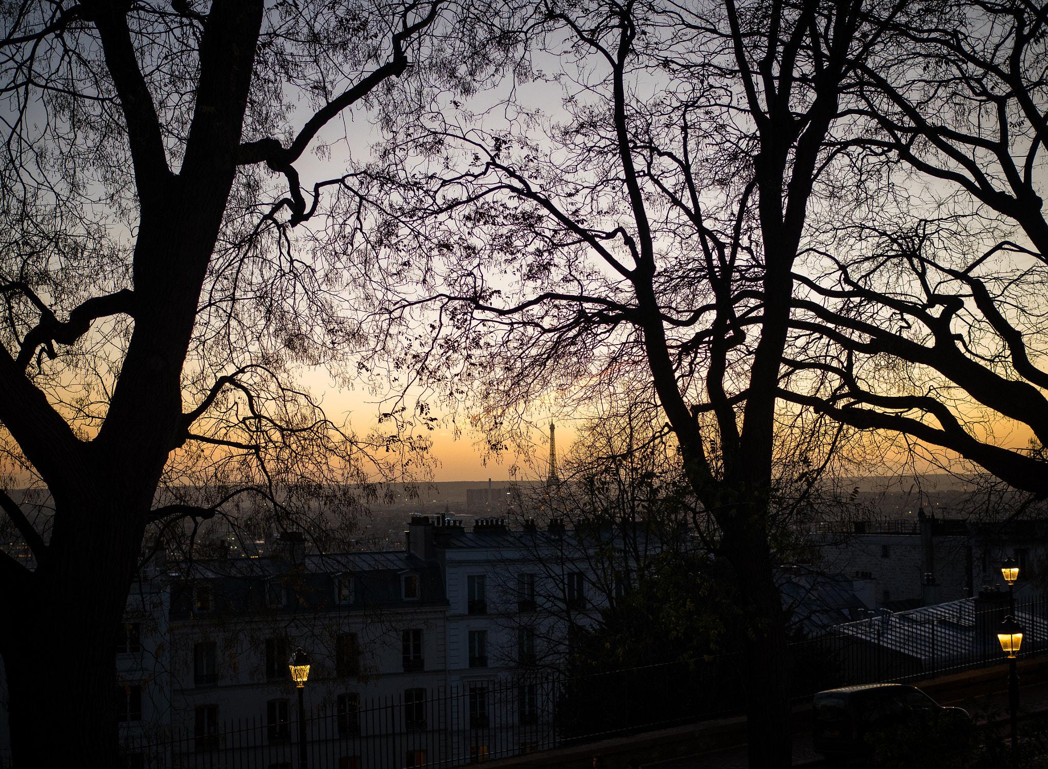 Olympus OM-D E-M5 II + Olympus M.Zuiko Digital 25mm F1.8 sample photo. Eiffel tower photography