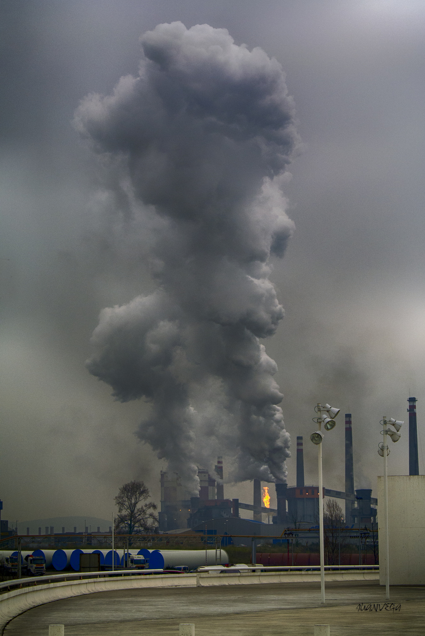 VR 18-105mm f/3.5-5.6G sample photo. Smoke photography