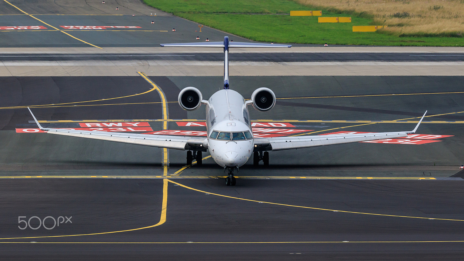 Canon EOS 7D Mark II + Canon EF 70-200mm F2.8L IS II USM sample photo. Planespotting düsseldorf photography