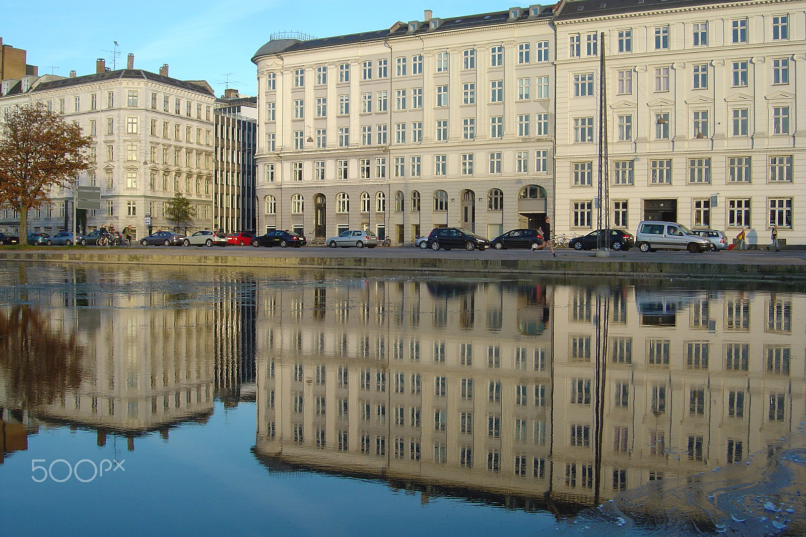 Sony DSC-P10 sample photo. Urban reflection photography