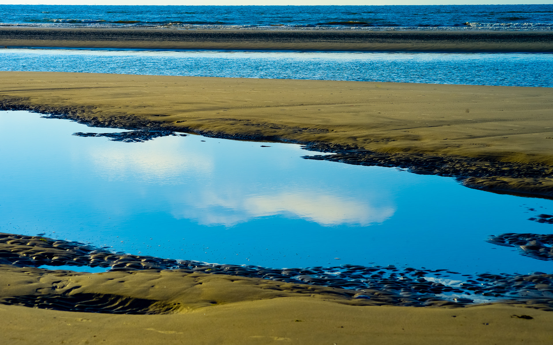 Nikon D800 + AF Nikkor 70-210mm f/4-5.6 sample photo. Sky reflection photography