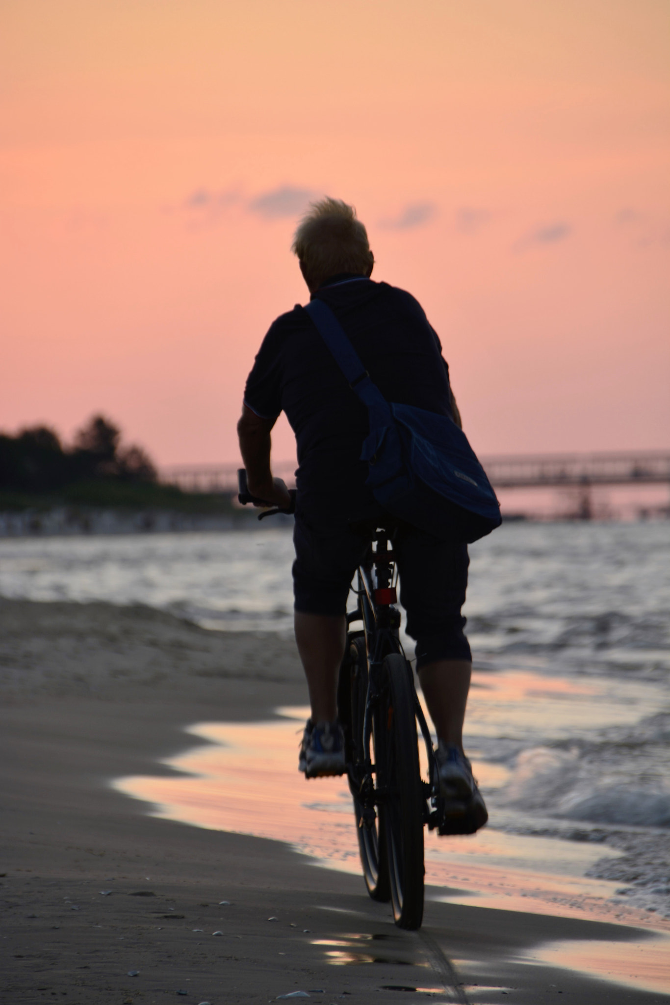 Nikon D7100 + Sigma 18-250mm F3.5-6.3 DC OS HSM sample photo. Evening on the beach photography