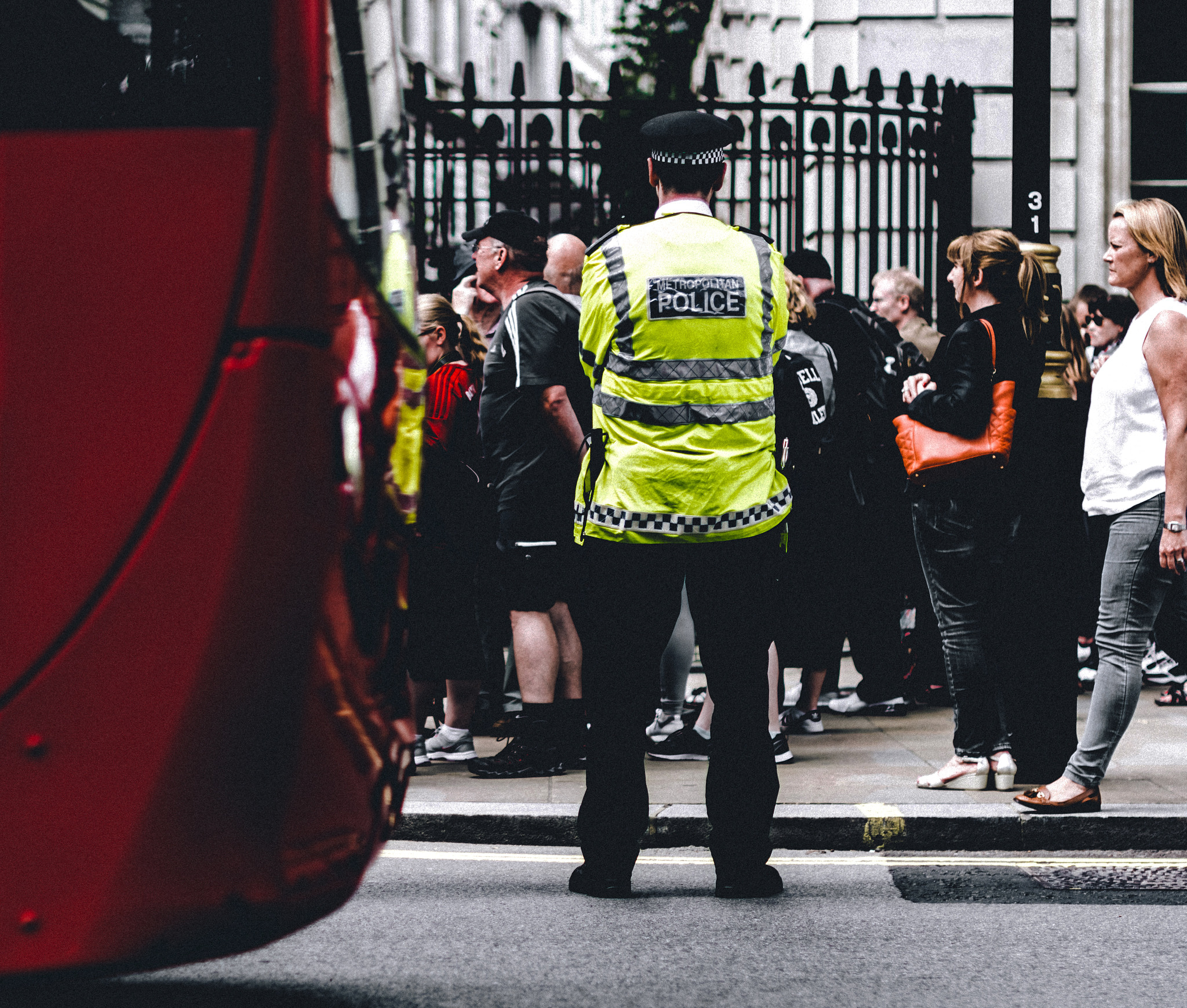 Nikon D5500 + Nikon AF-S Nikkor 50mm F1.4G sample photo. Standing guard during the prime ministers resignation photography