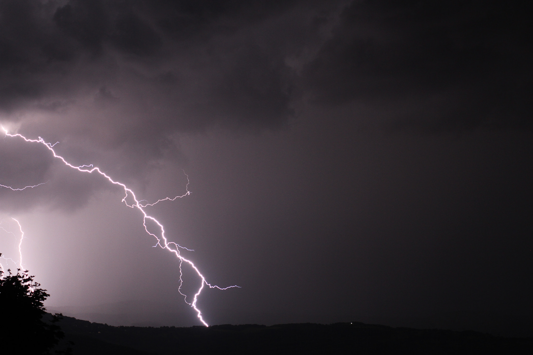 Canon EOS 7D + Canon EF 28-90mm f/4-5.6 sample photo. Lightning photography