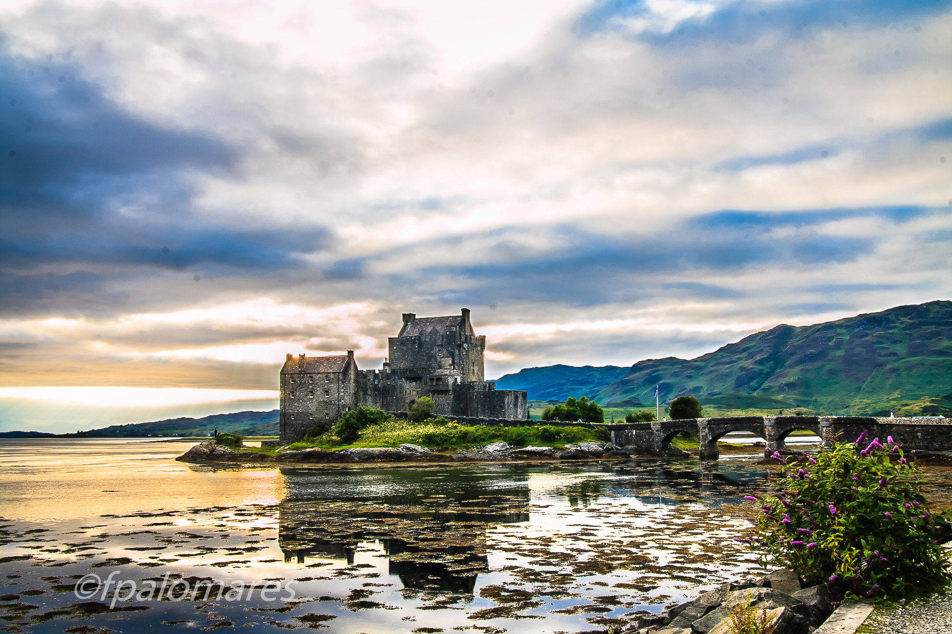 Canon EOS 40D + Sigma 18-50mm f/2.8 Macro sample photo. Eilean donan photography