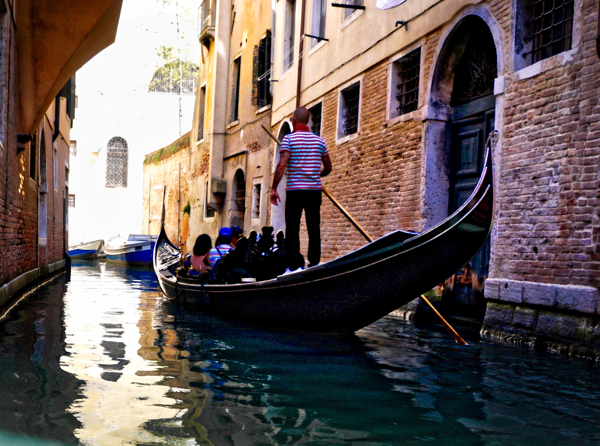 Sony a6000 + Tamron 18-200mm F3.5-6.3 Di III VC sample photo. Gondolier photography