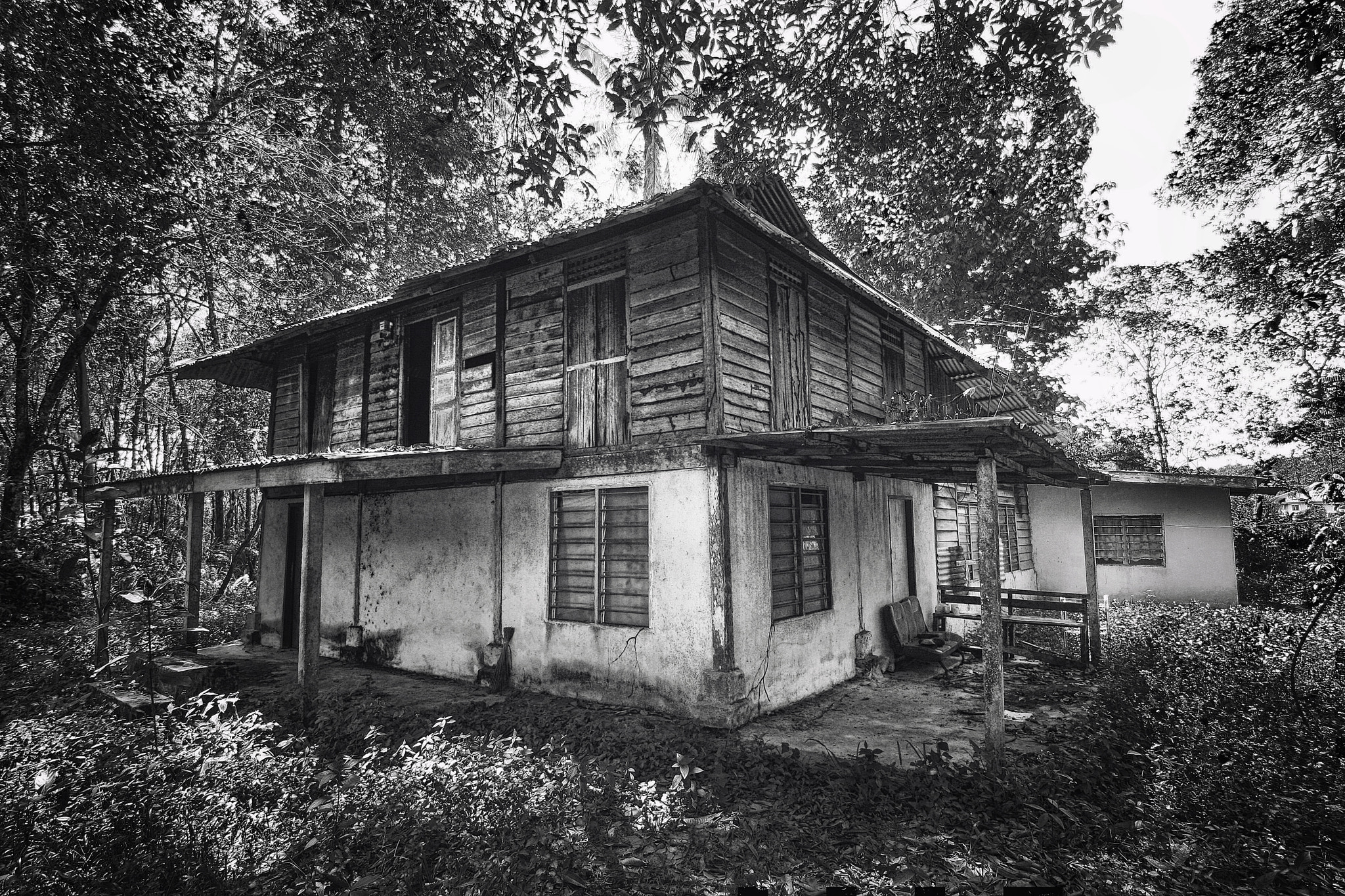 Canon EOS 40D sample photo. An abandoned house. photography