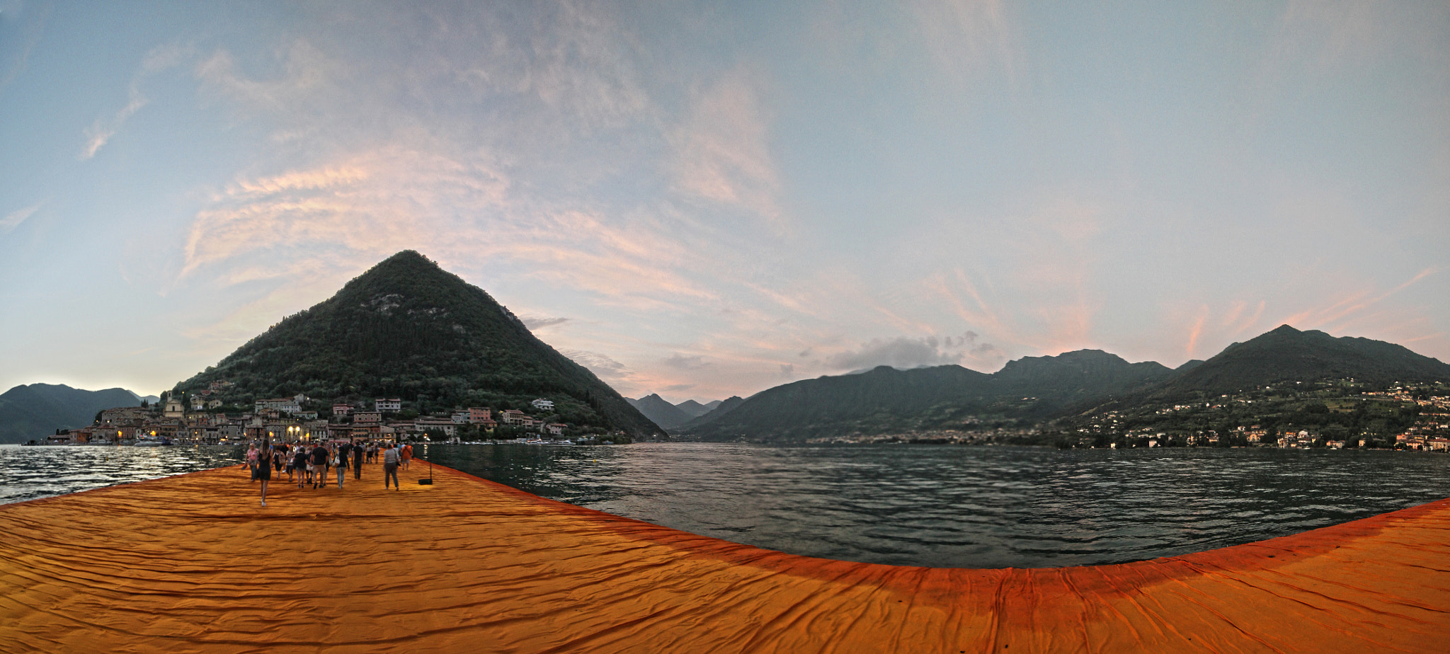 Canon EOS 7D + Canon EF-S 10-18mm F4.5–5.6 IS STM sample photo. The floating piers photography