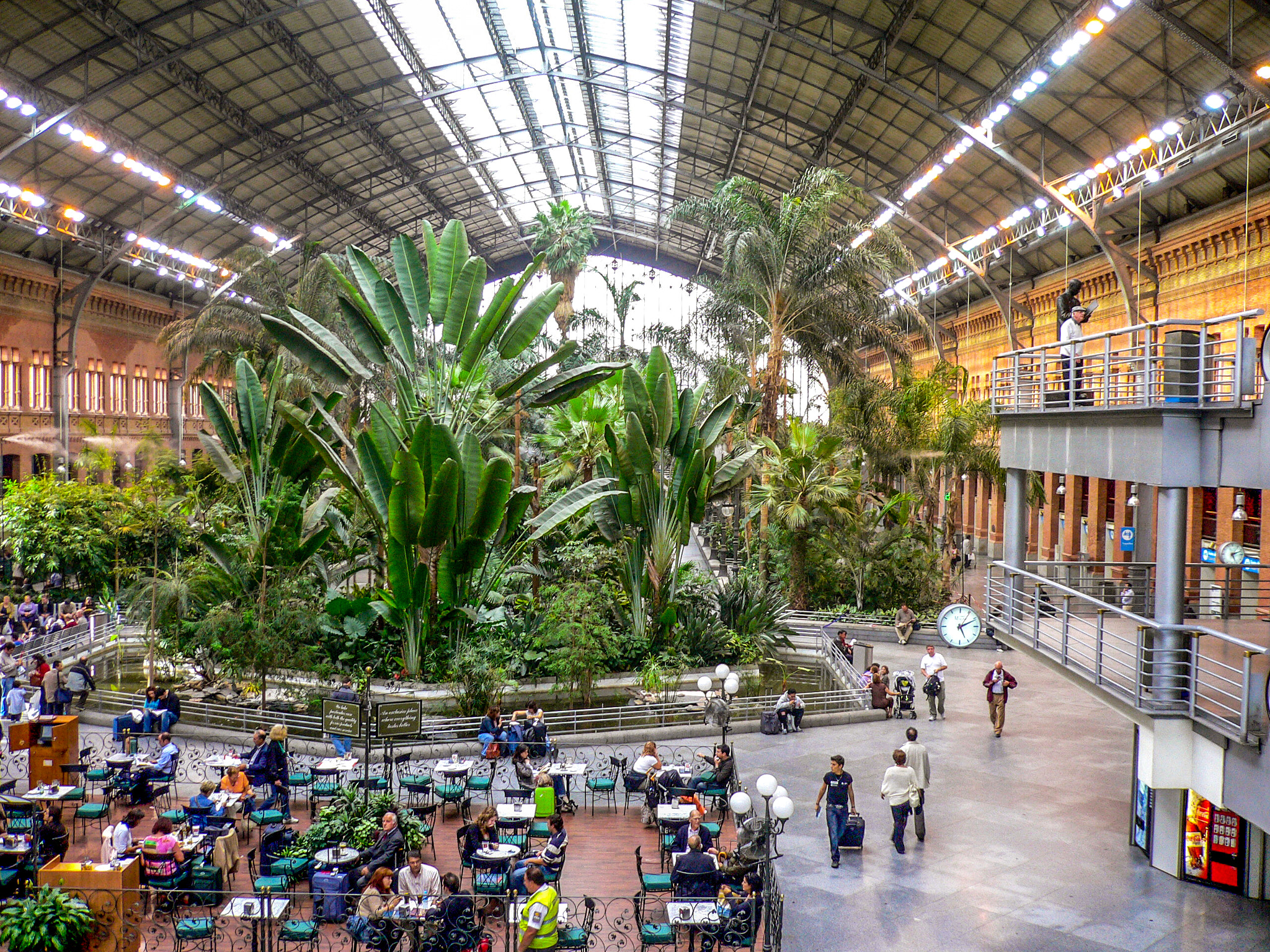 Panasonic DMC-FX7 sample photo. Estacion de atocha, madrid photography