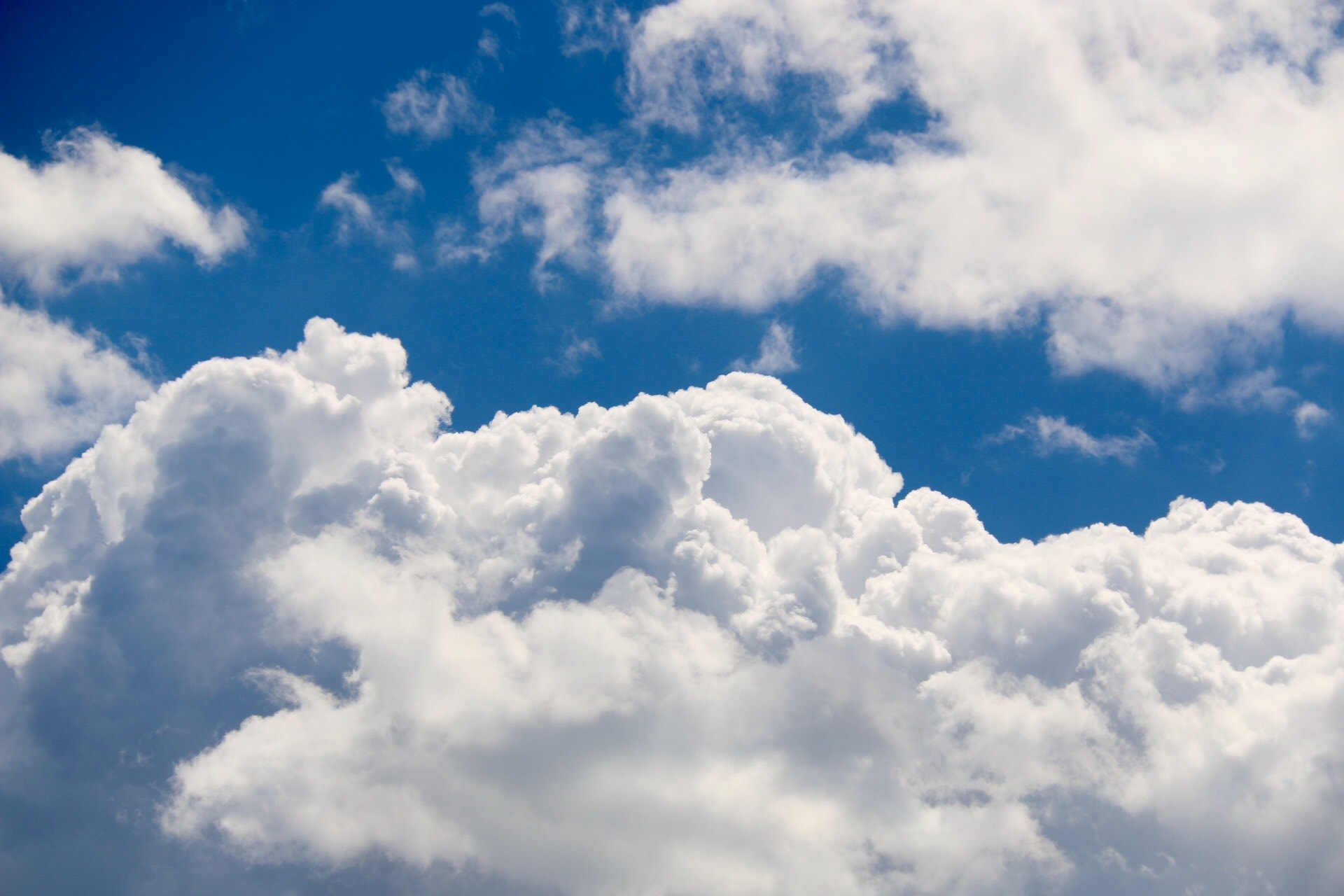 Canon EF-S 18-200mm F3.5-5.6 IS sample photo. Cloud photography