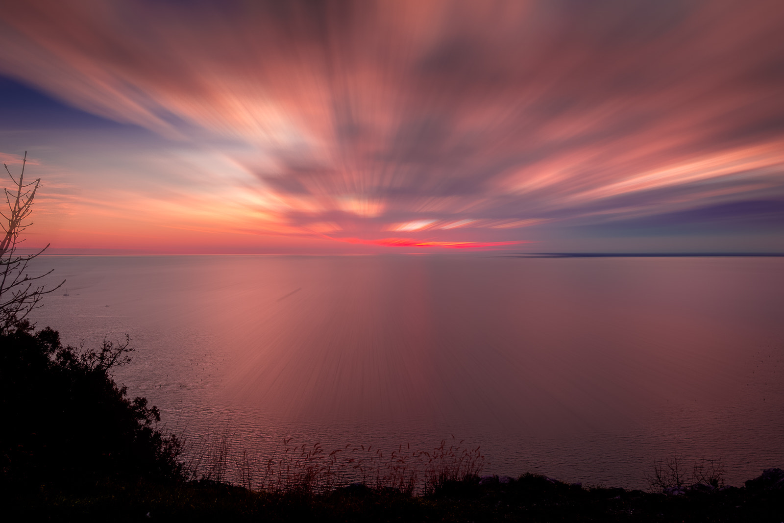 Canon EOS 700D (EOS Rebel T5i / EOS Kiss X7i) + Canon EF 16-35mm F4L IS USM sample photo. Striped sunset photography