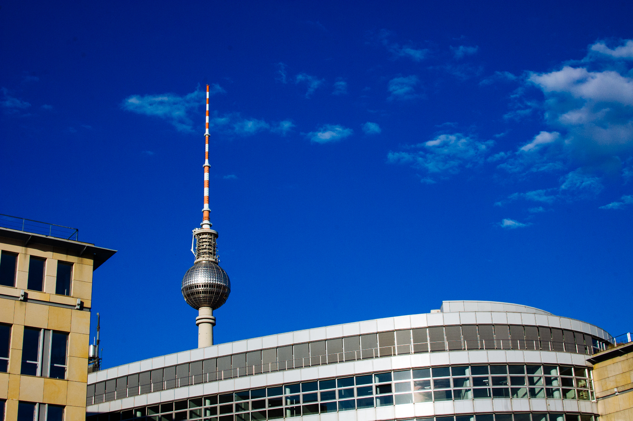 Nikon D40 + Nikon AF-S DX Nikkor 35mm F1.8G sample photo. Berlin fernsehturm - tellytower photography