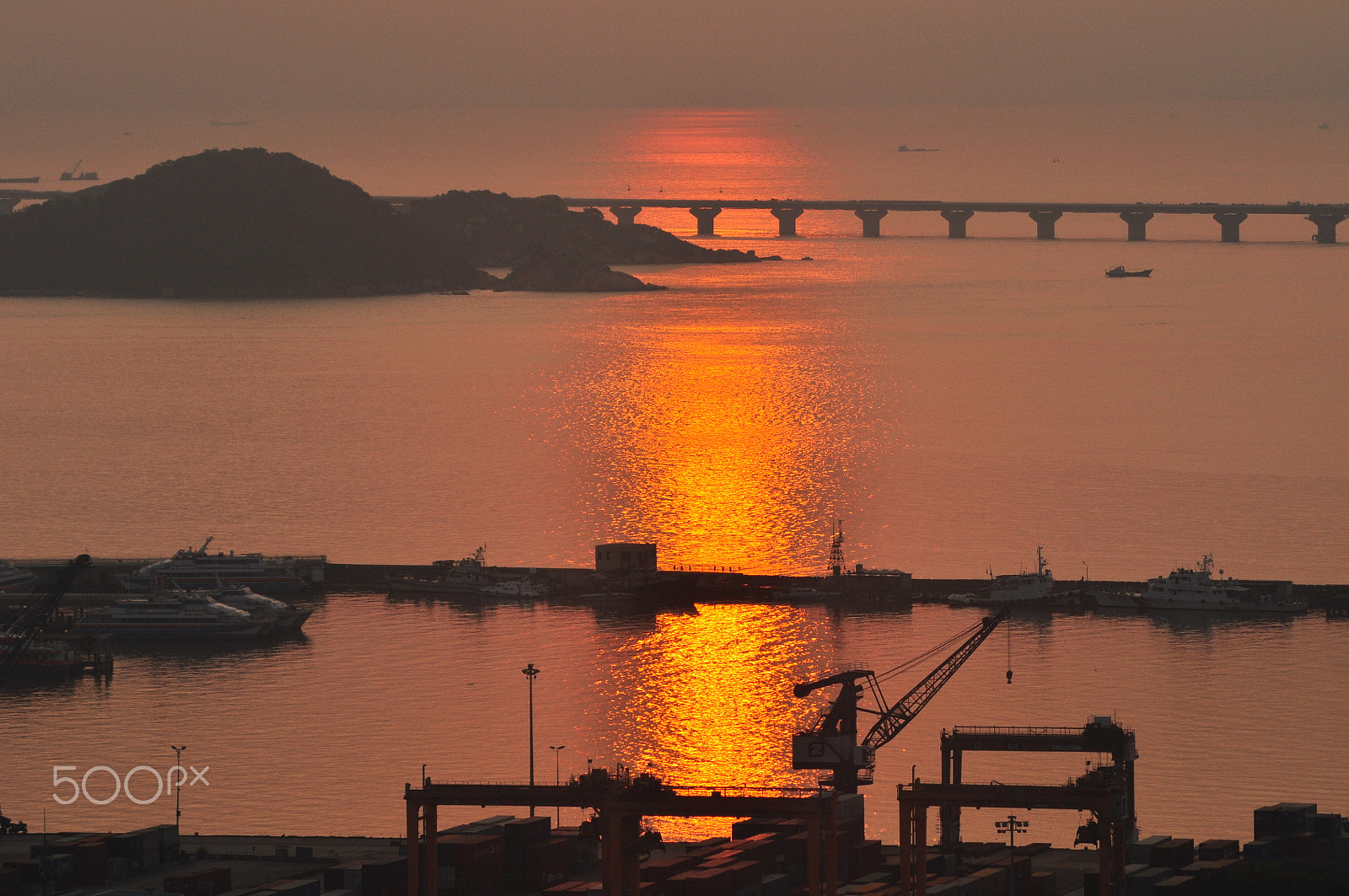 AF Zoom-Nikkor 75-300mm f/4.5-5.6 sample photo. 日出 photography