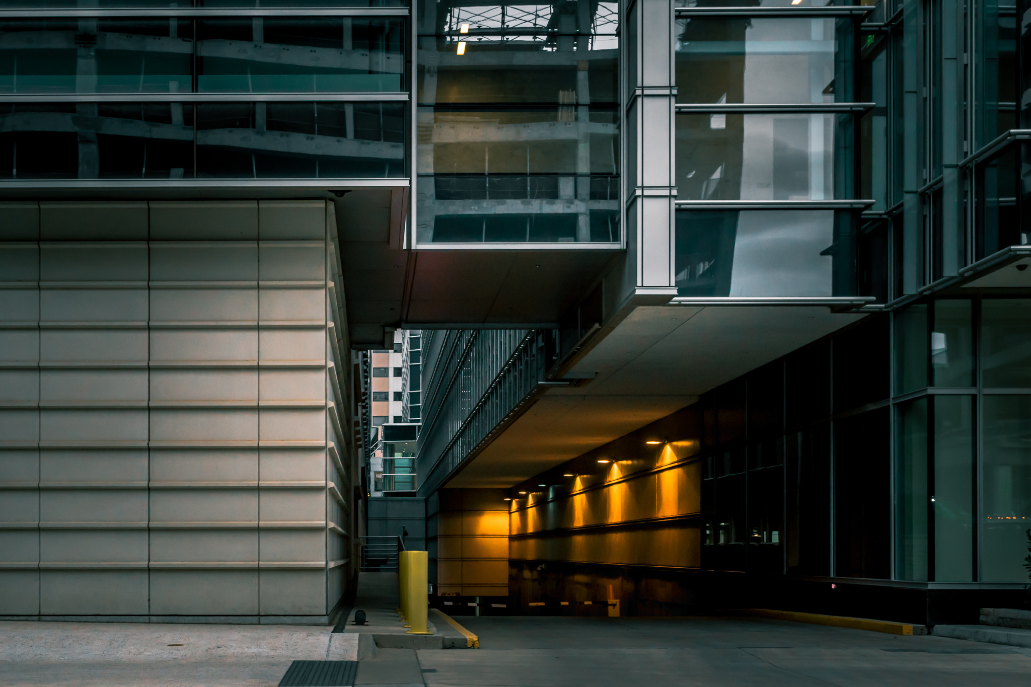 Sony a6300 + Sony Sonnar T* E 24mm F1.8 ZA sample photo. There's a world going on underground photography