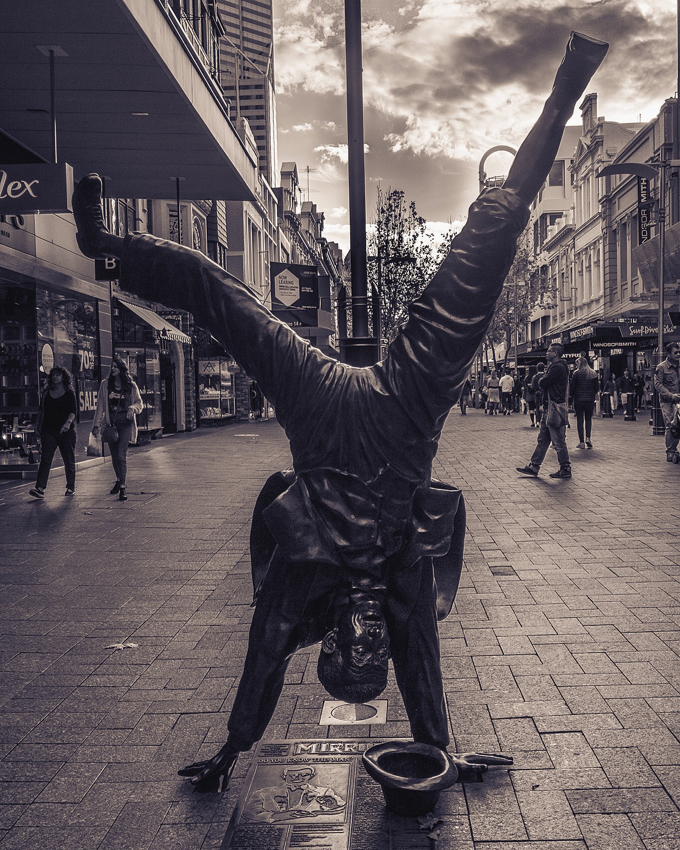 Samsung NX500 + Samsung NX 20-50mm F3.5-5.6 ED sample photo. Dance statue... photography