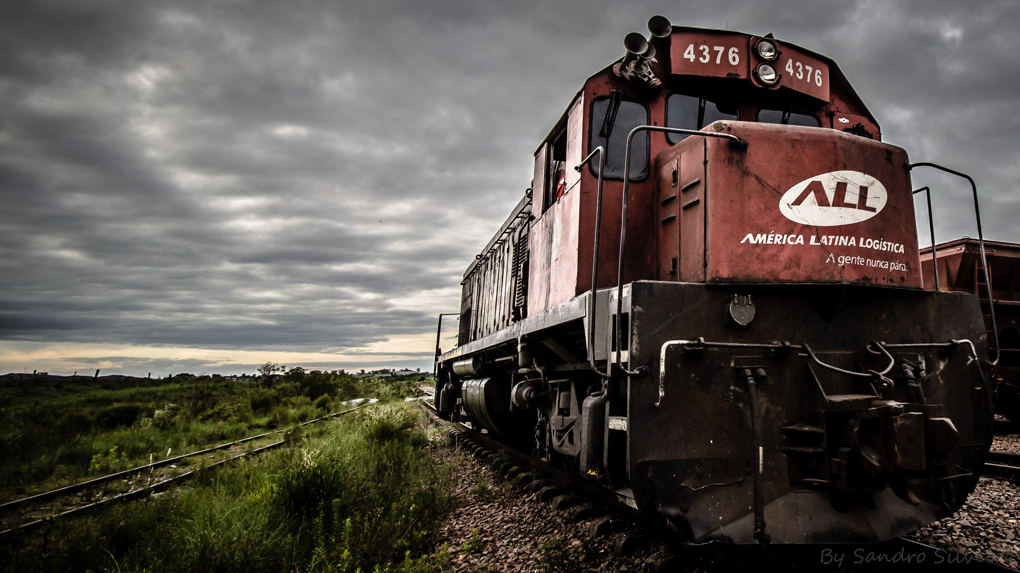 Canon EF-S 10-18mm F4.5–5.6 IS STM sample photo. Train photography