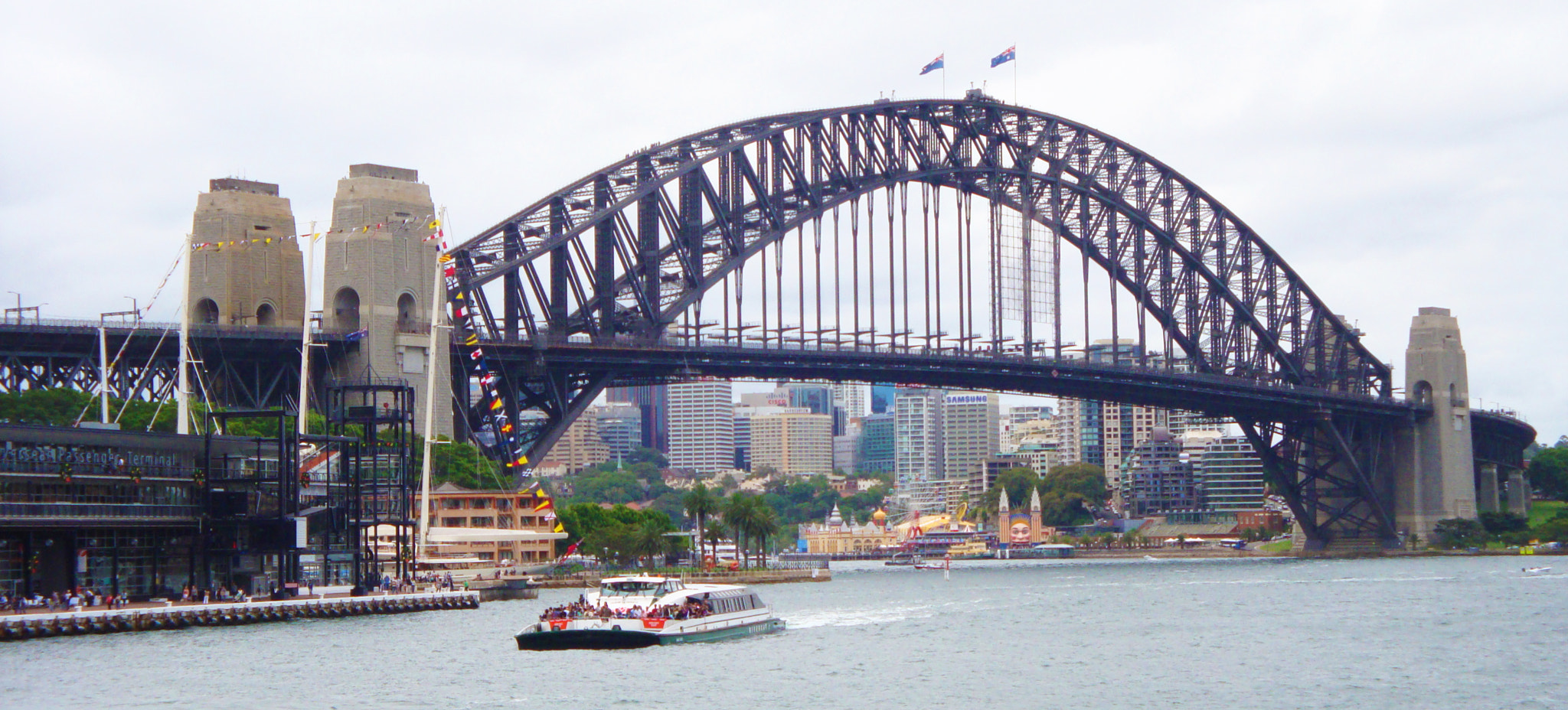 Sony Cyber-shot DSC-W150 sample photo. Sydney harbour bridge and ferry boat photography