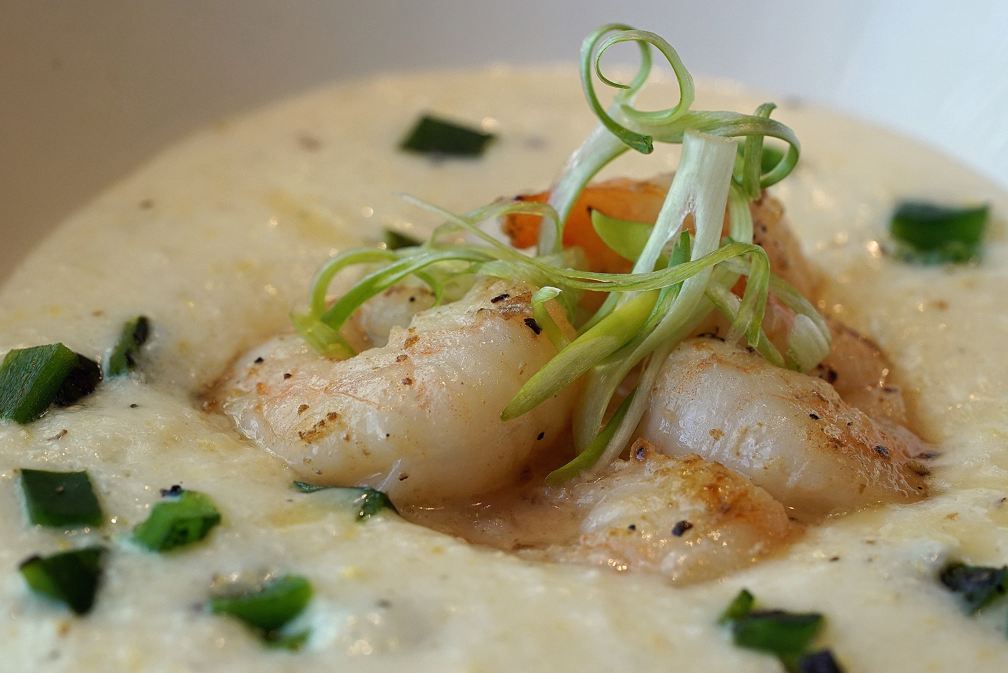 Sony a7S II + Sony FE 90mm F2.8 Macro G OSS sample photo. Omg grits and shrimp fs photography