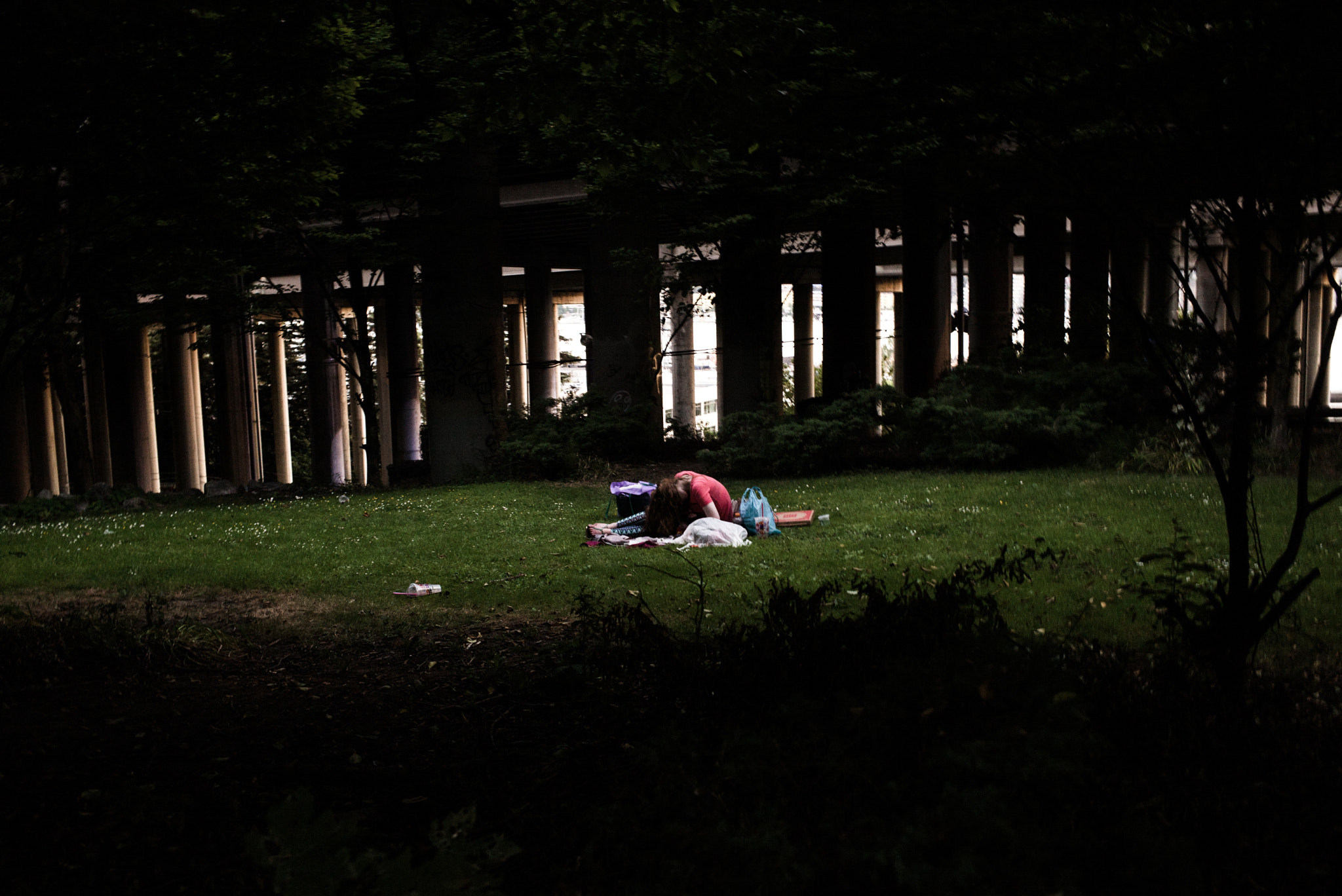 Summicron-M 1:2/35 ASPH. sample photo. Woman in park photography