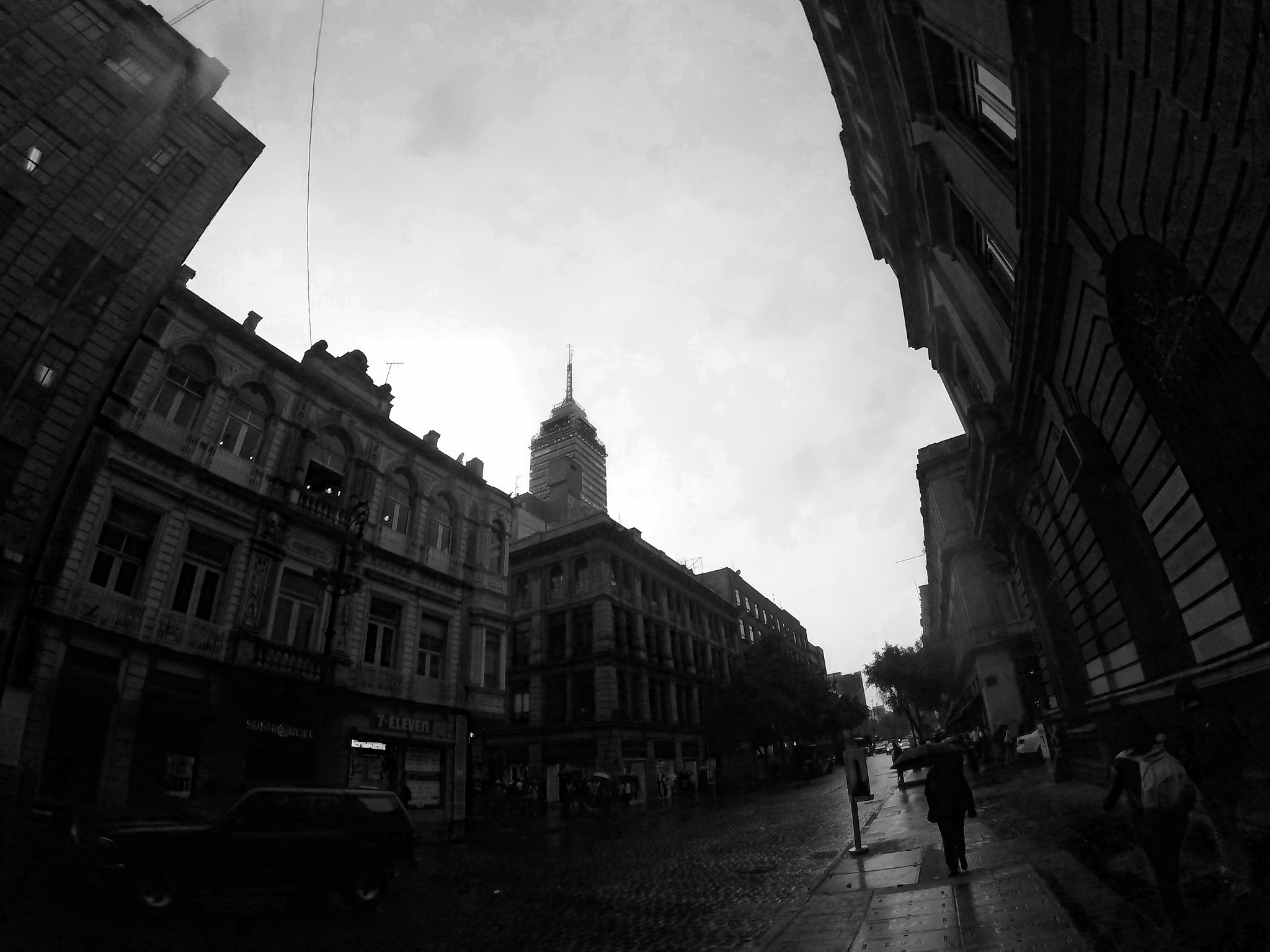 GoPro HERO sample photo. Caminar por la ciudad interminable photography