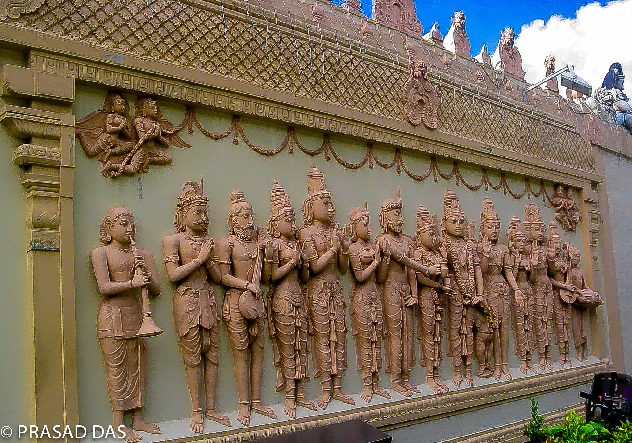 Canon POWERSHOT G2 sample photo. Wall temple figurines photography