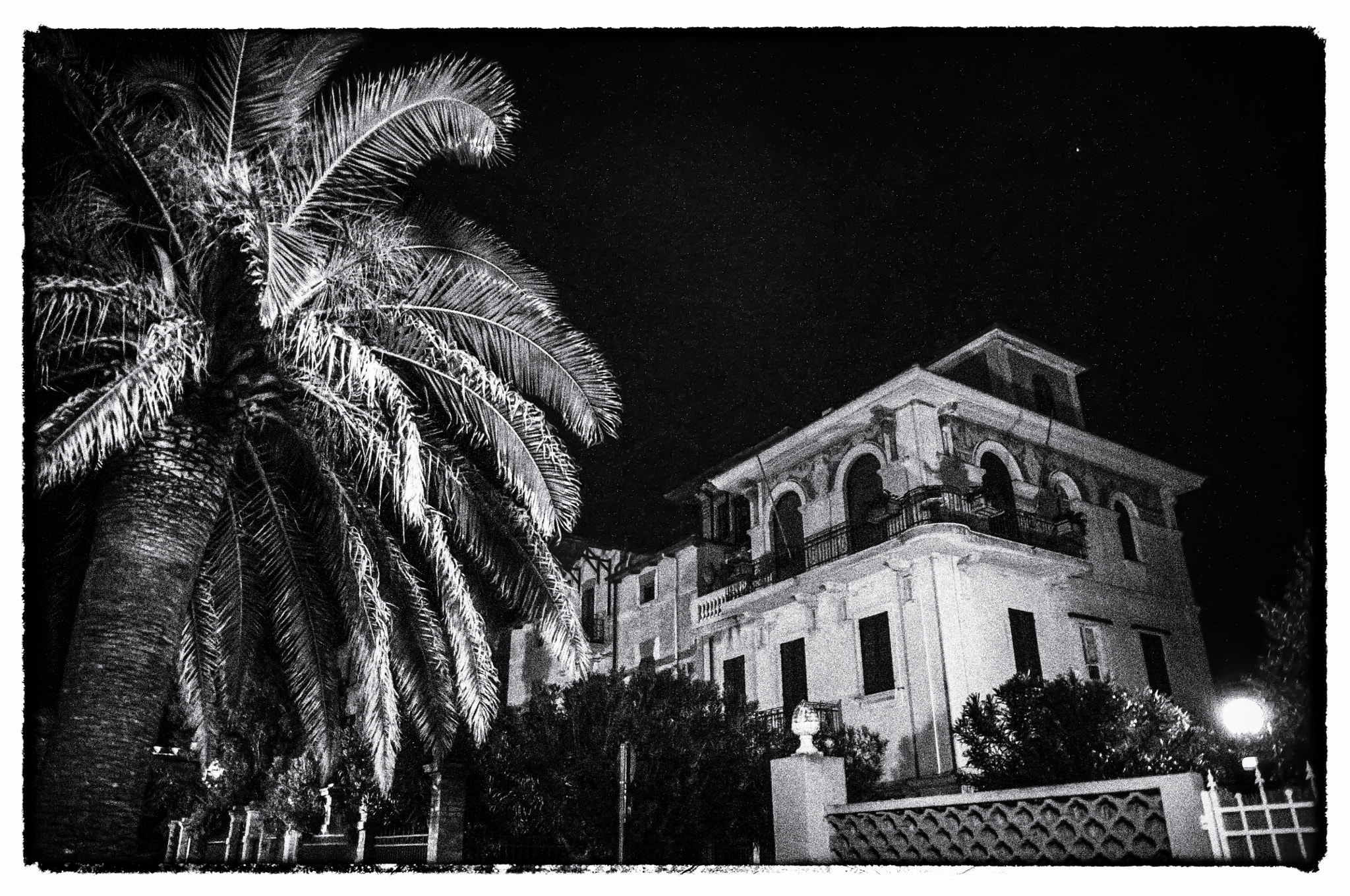 Nikon D300S sample photo. Black and night photography