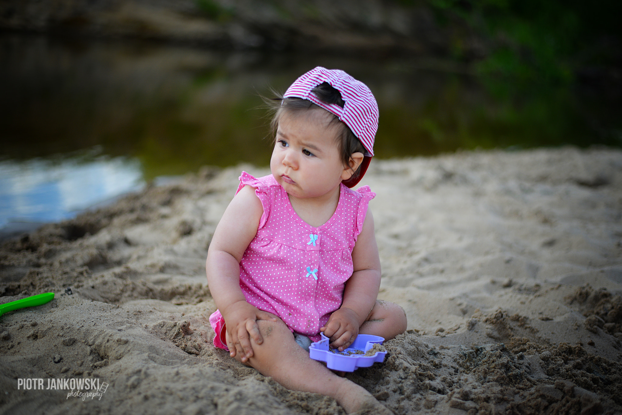 AF-S Zoom-Nikkor 80-200mm f/2.8D IF-ED sample photo. Fun in the sand photography
