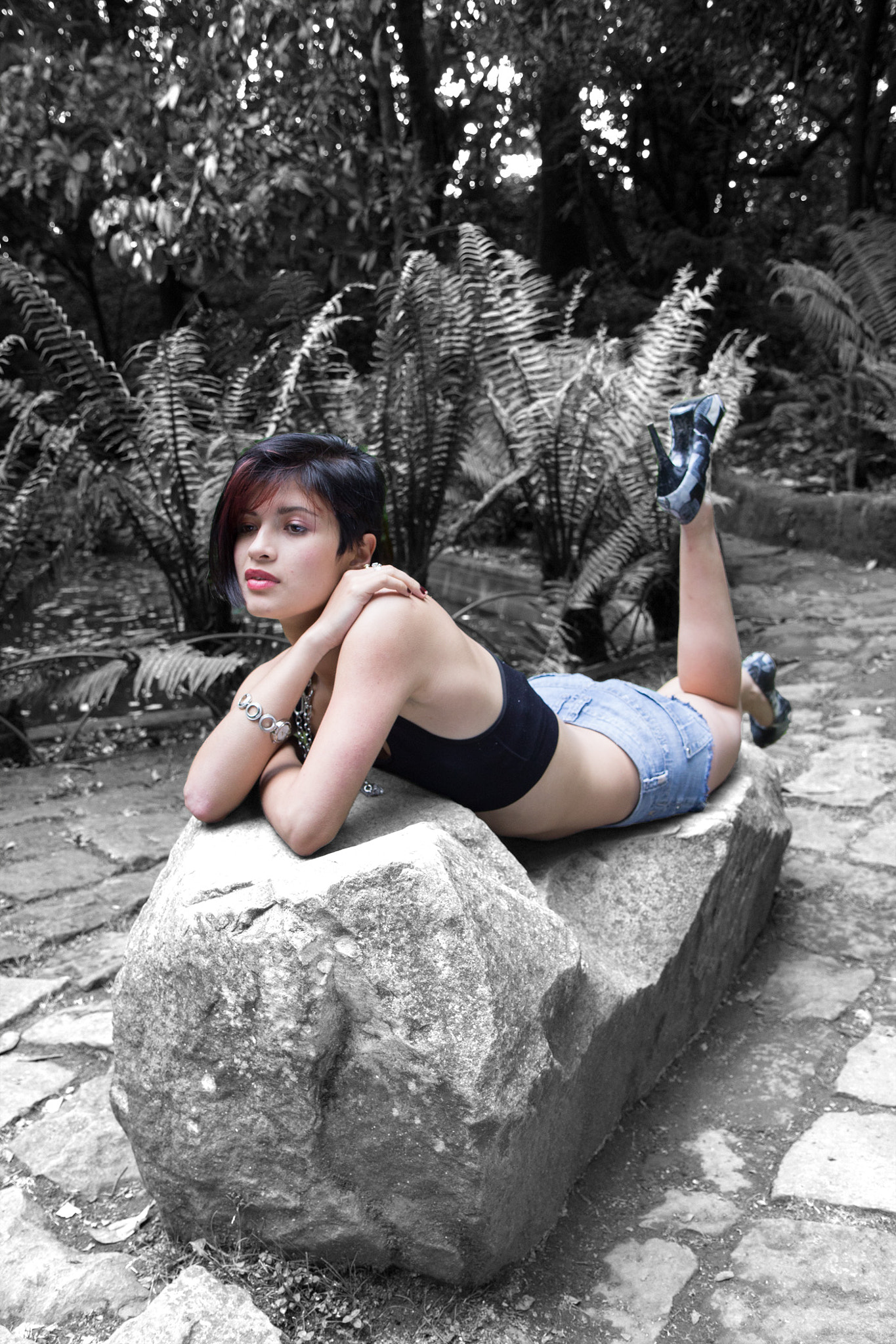 Canon EOS 1100D (EOS Rebel T3 / EOS Kiss X50) sample photo. Lore and her rock photography