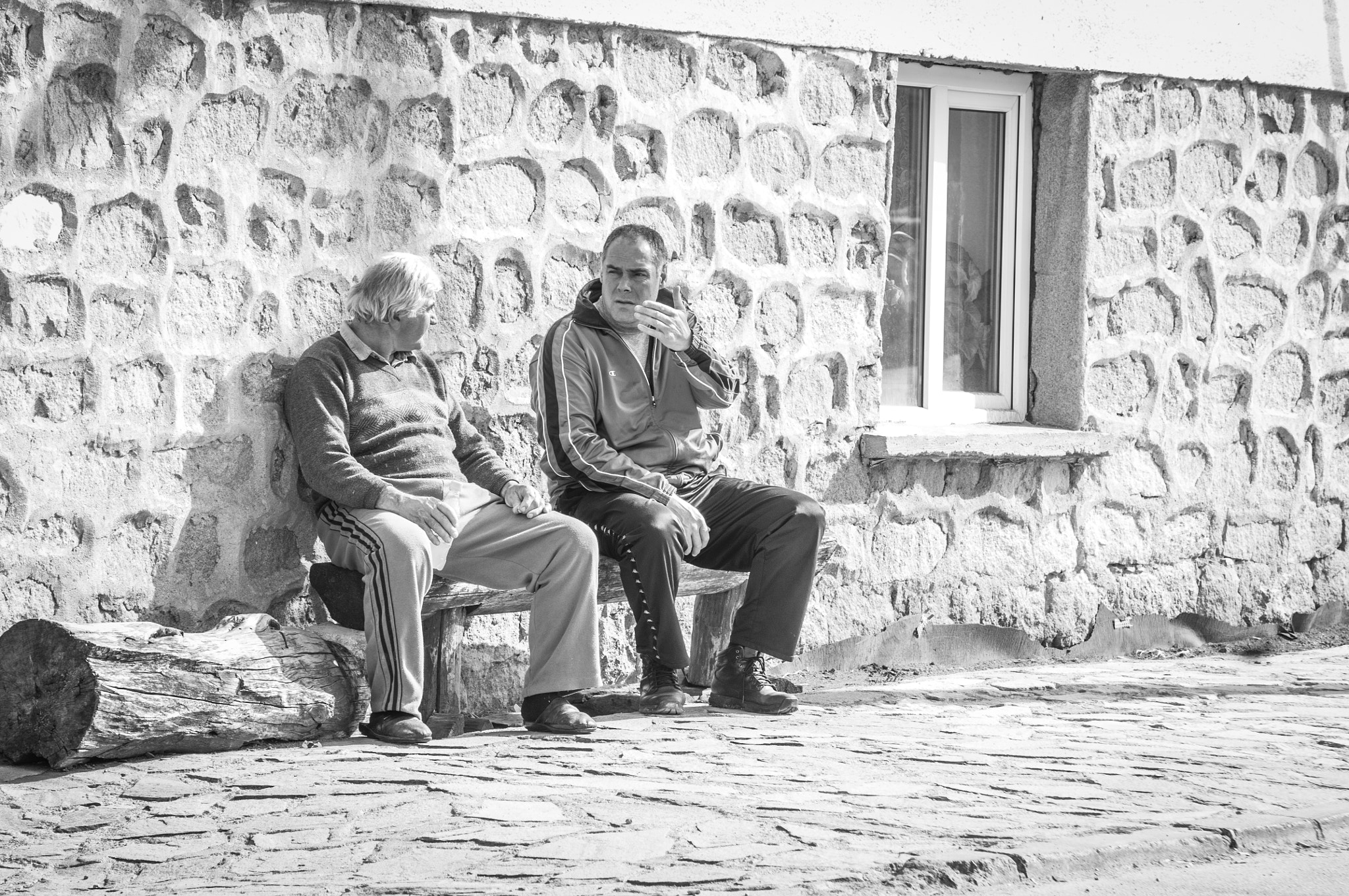 Sigma 70-200mm F2.8 EX DG Macro HSM II sample photo. Bulgarian small talk photography