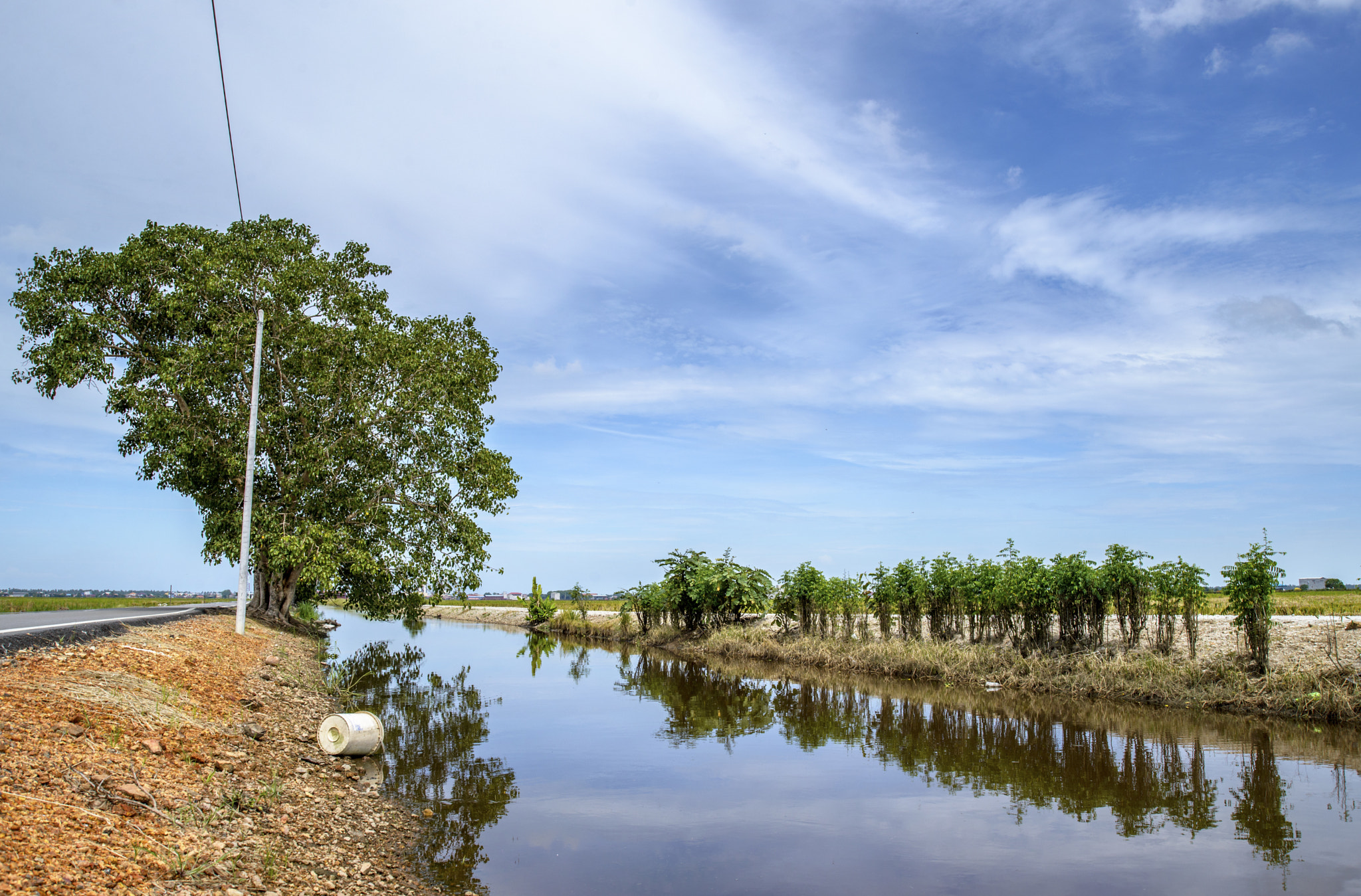 AF Zoom-Nikkor 28-80mm f/3.3-5.6G sample photo. River at sekinchan photography