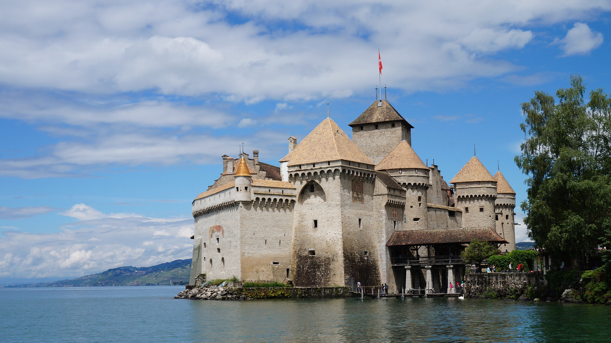 Sony Alpha NEX-3N + Sony E 18-50mm F4-5.6 sample photo. Chateau de chillon photography