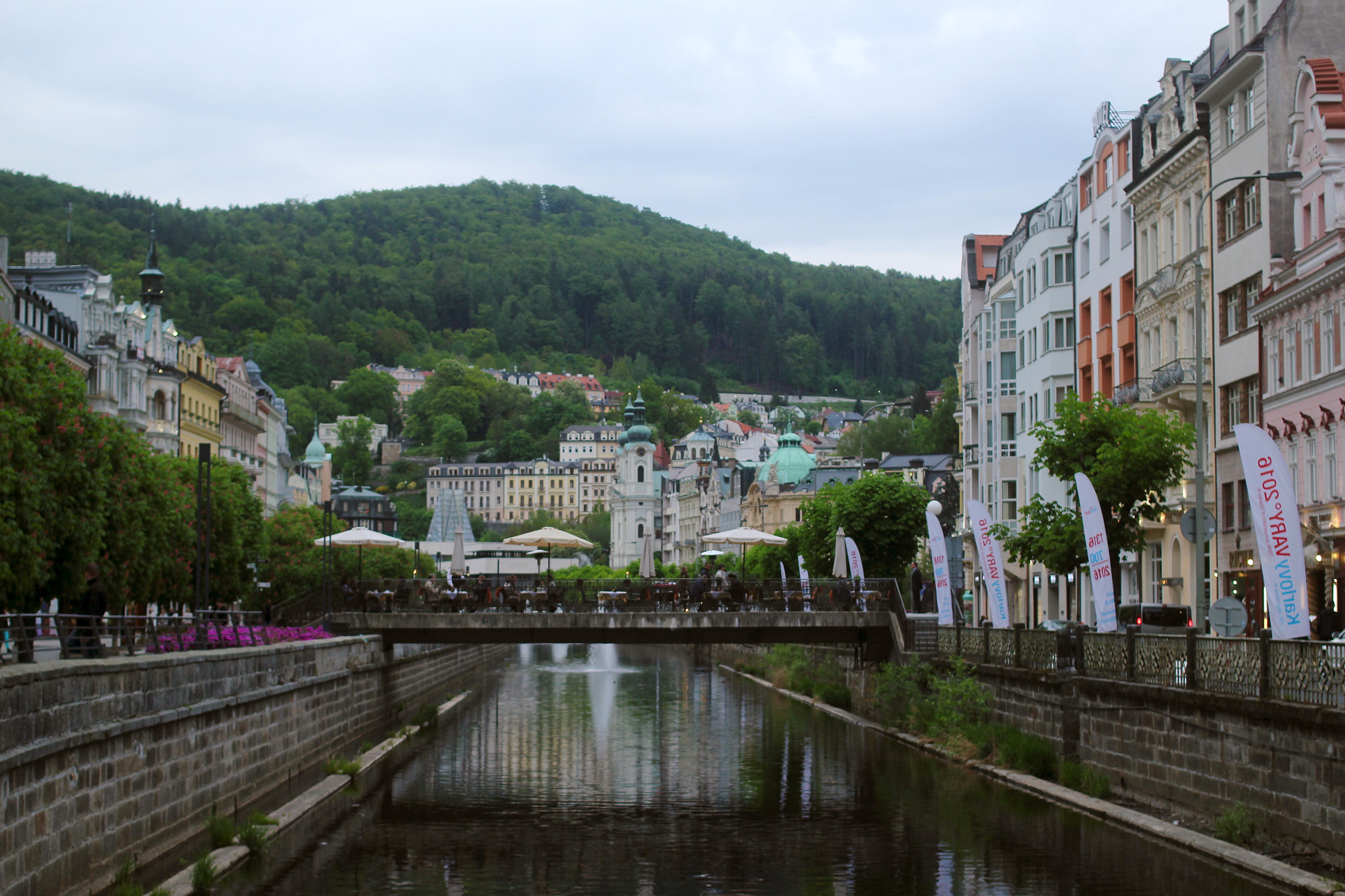 Canon EOS 550D (EOS Rebel T2i / EOS Kiss X4) + Canon EF 35mm F2 sample photo. Karlovy vary photography