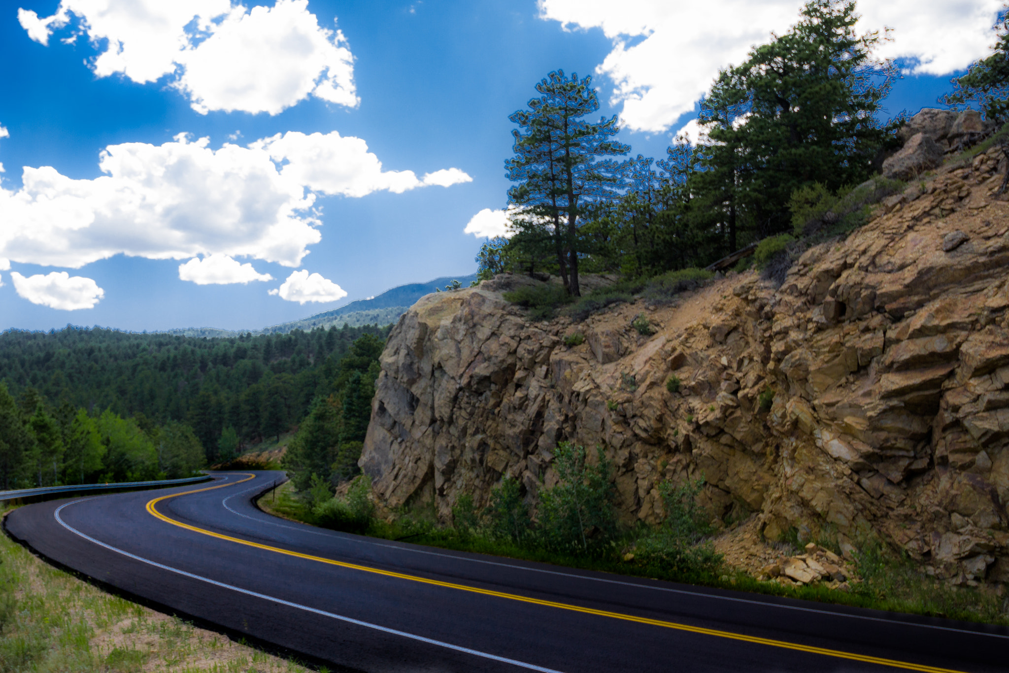 Canon EF-S 10-18mm F4.5–5.6 IS STM sample photo. Peak to peak highway photography