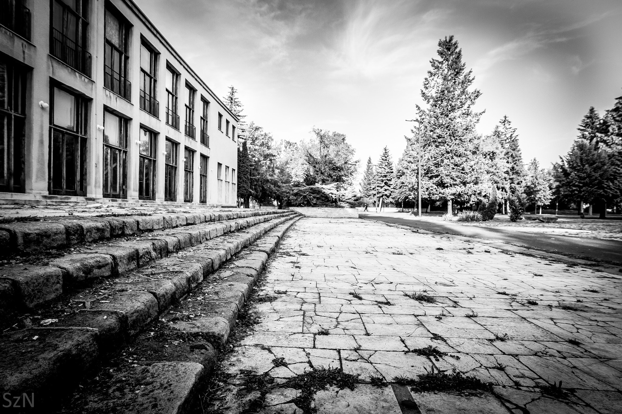 Tokina AT-X Pro 12-24mm F4 (IF) DX sample photo. Abandoned building... photography