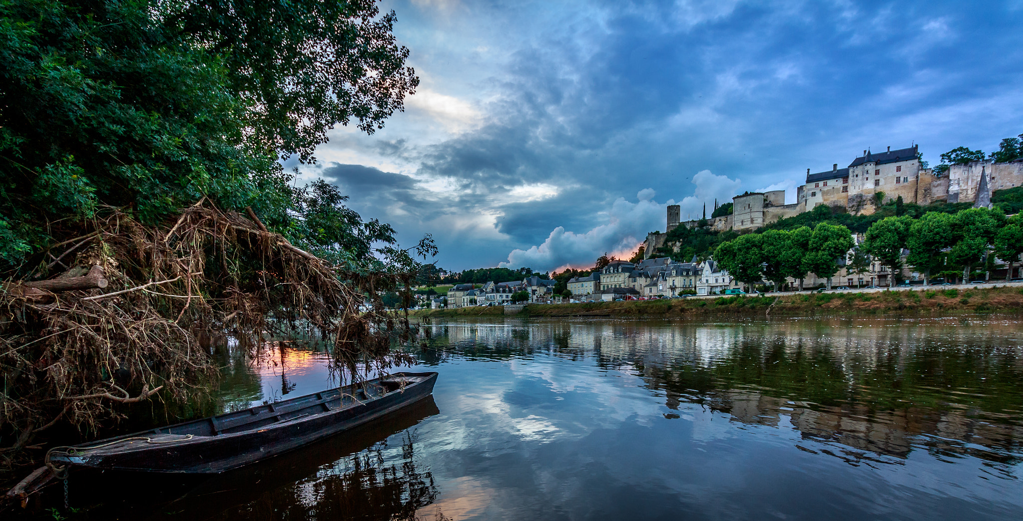 Canon EOS 700D (EOS Rebel T5i / EOS Kiss X7i) + Canon EF-S 10-18mm F4.5–5.6 IS STM sample photo. La barque photography