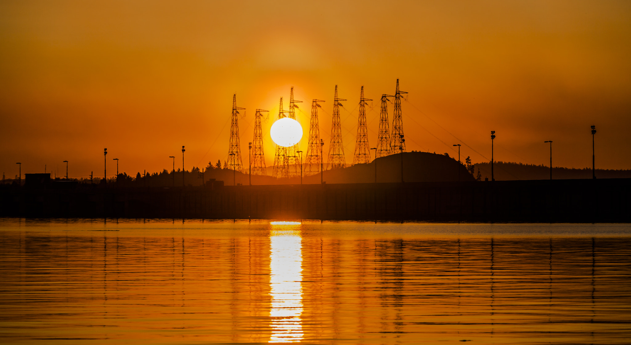 Canon EF 80-200mm f/2.8L sample photo. Sunset and electricity pylons photography
