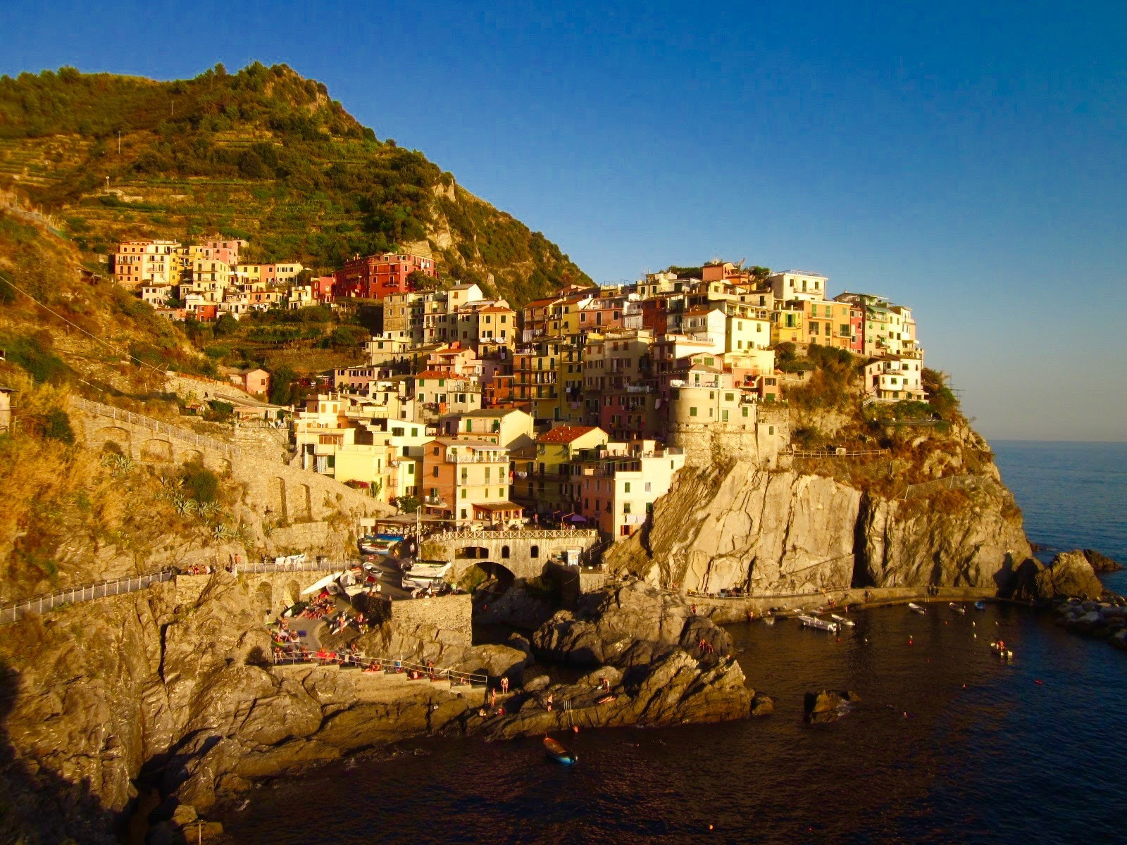 Canon PowerShot SD1300 IS (IXUS 105 / IXY 200F) sample photo. Manarola photography