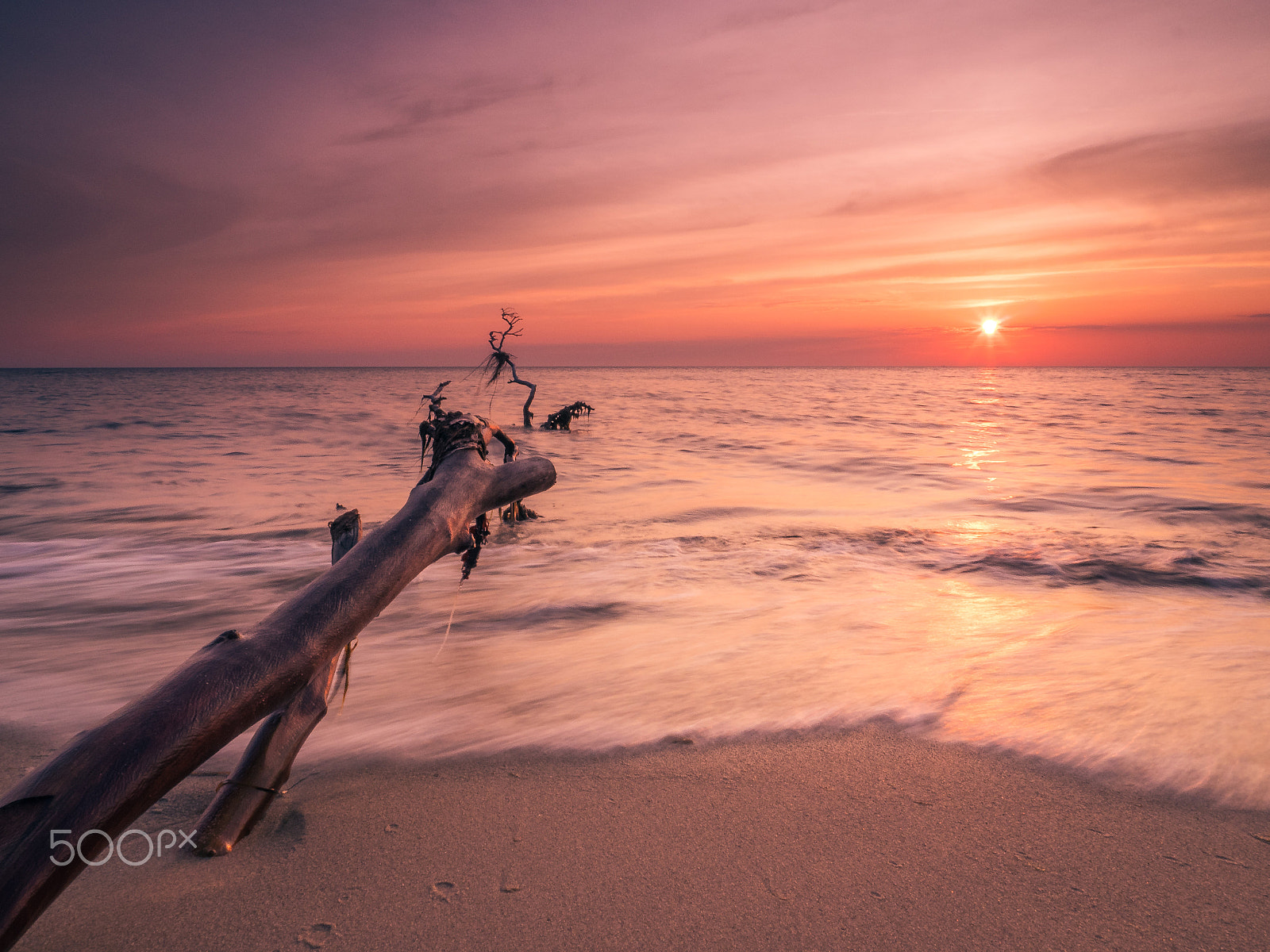 Olympus OM-D E-M1 + OLYMPUS M.12-50mm F3.5-6.3 sample photo. Sunset at baltic sea photography