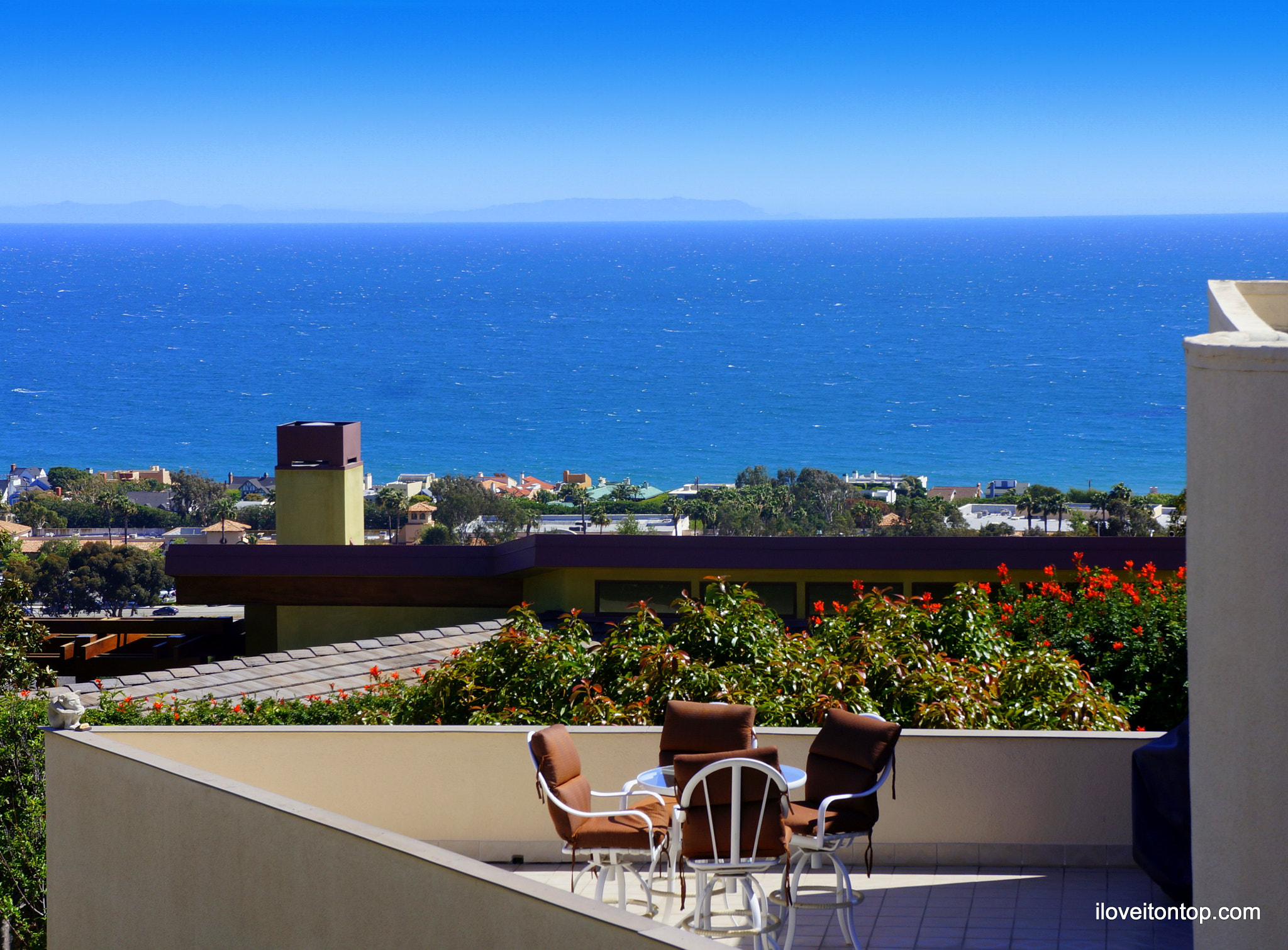 Sony FE 28-70mm F3.5-5.6 OSS sample photo. Million dollar view photography