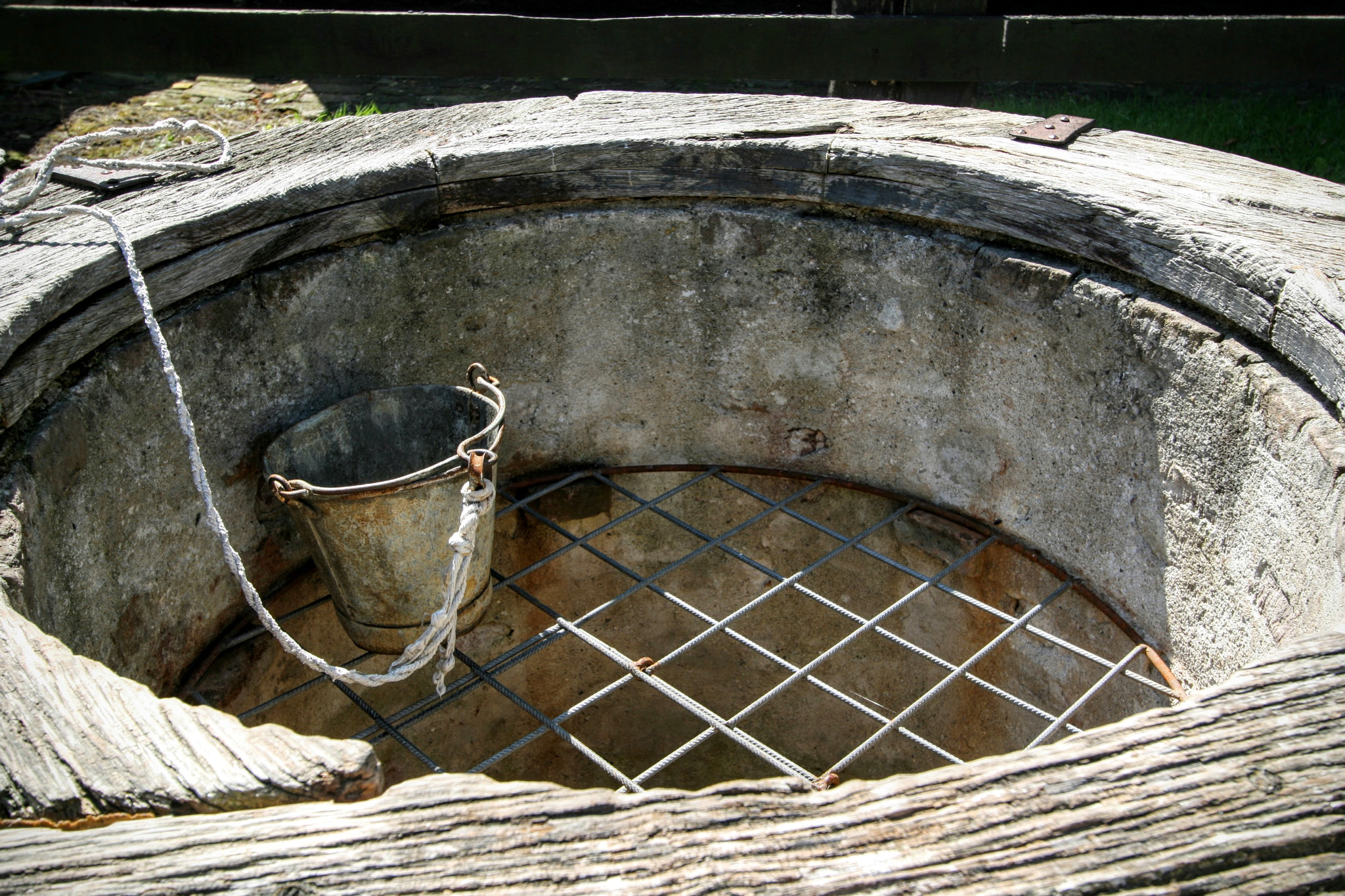 Canon EF-S 10-22mm F3.5-4.5 USM sample photo. Old well photography