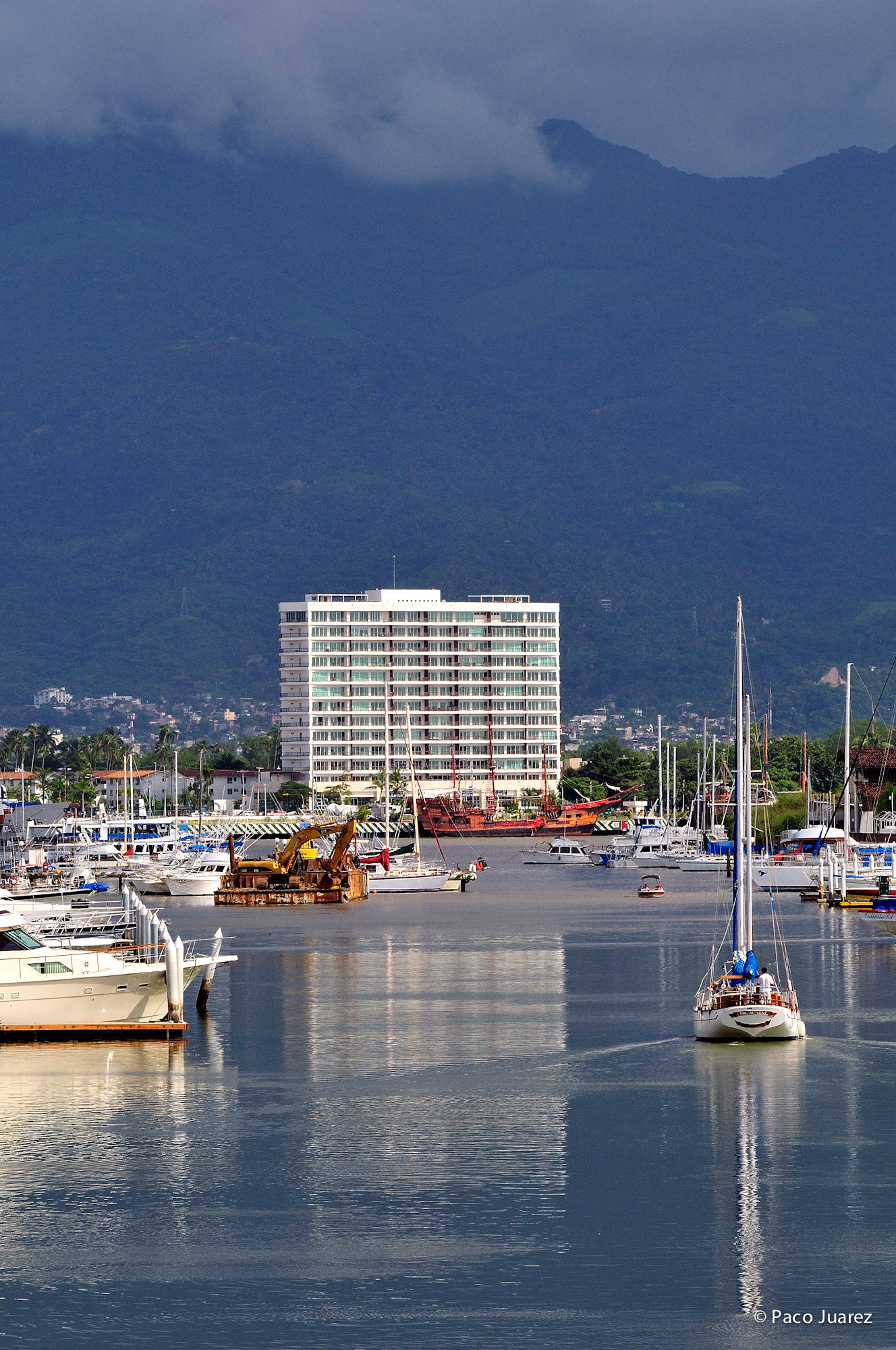 AF Zoom-Nikkor 75-300mm f/4.5-5.6 sample photo. Marina vallarta photography