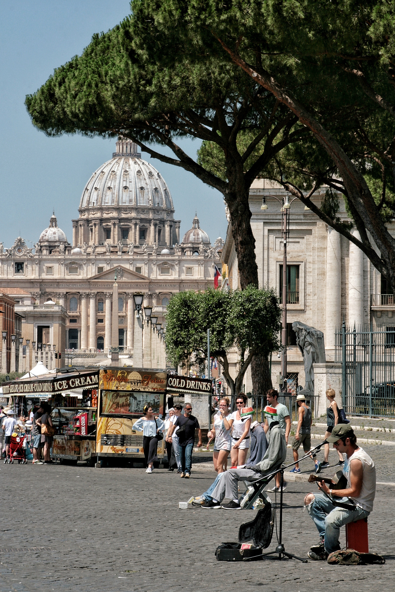 Canon EOS 400D (EOS Digital Rebel XTi / EOS Kiss Digital X) sample photo. Roma, san pietro and a little bit of blues photography