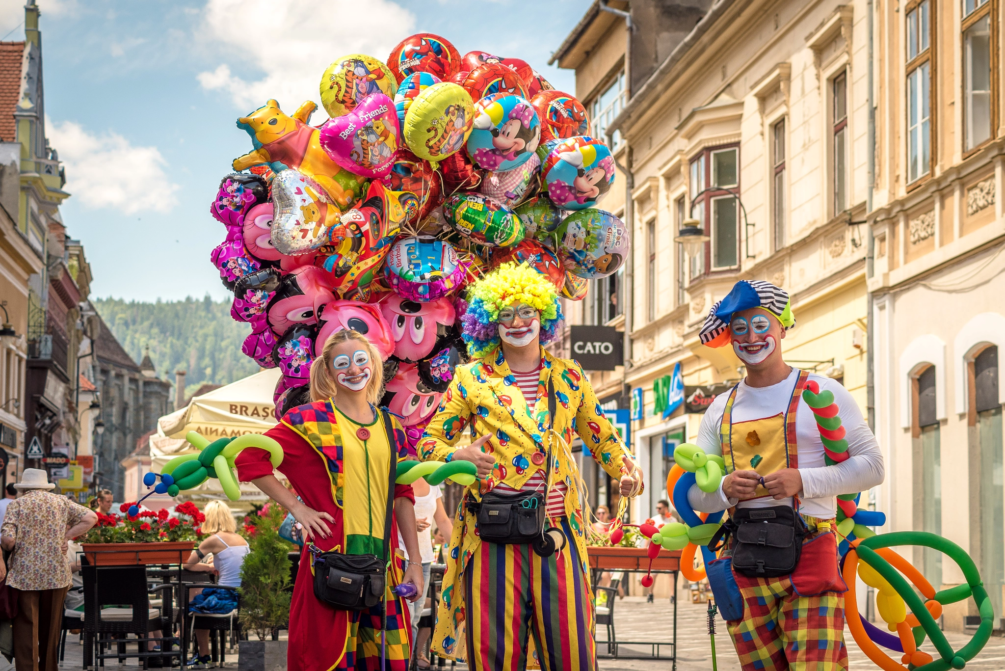 Nikon D750 + Sigma 50-150mm F2.8 EX APO DC HSM II + 1.4x sample photo. The clowns are in town photography
