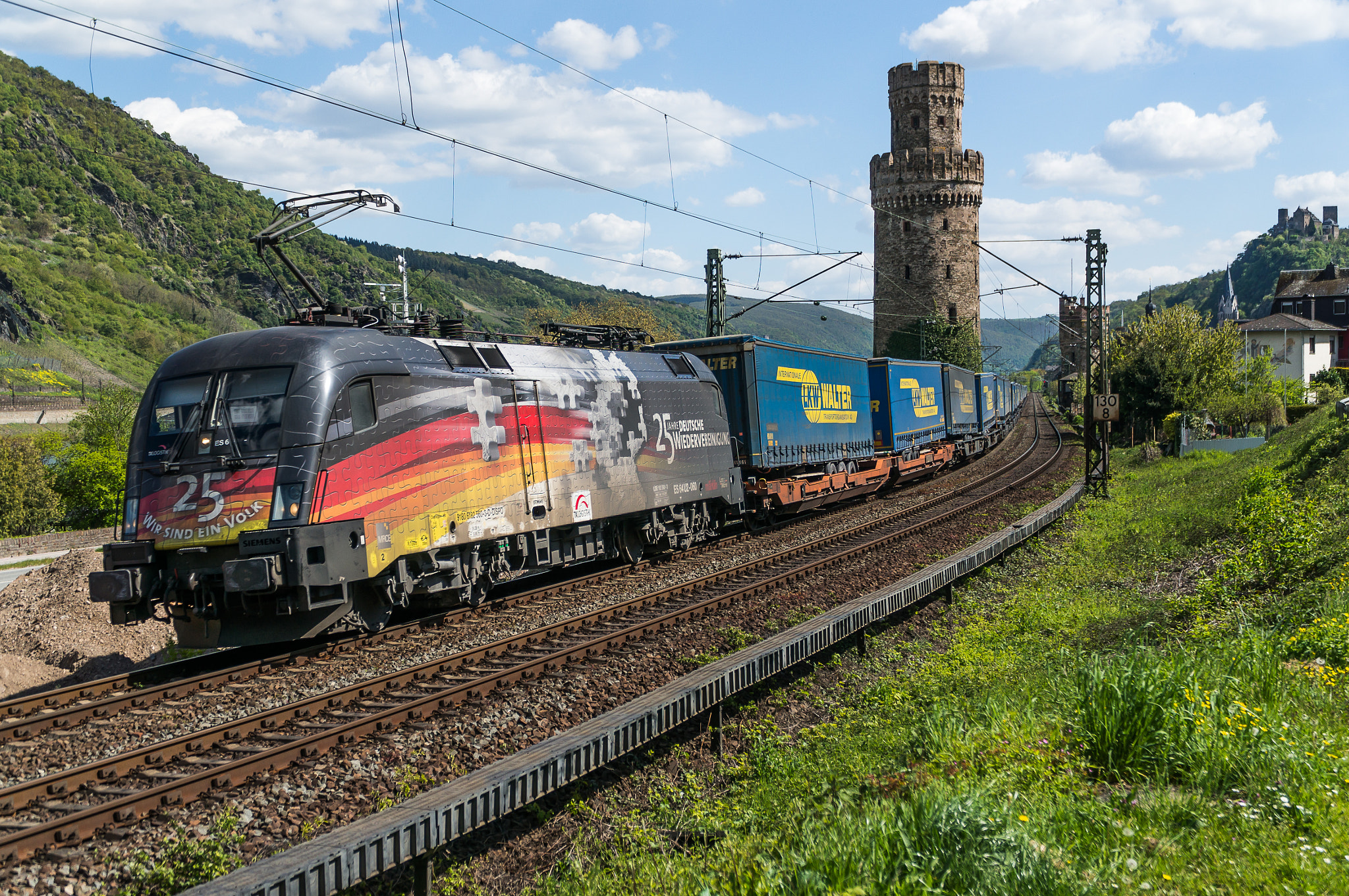 Sony Alpha NEX-6 + Sony E PZ 18-105mm F4 G OSS sample photo. Werbelok mit güterzug in oberwesel photography